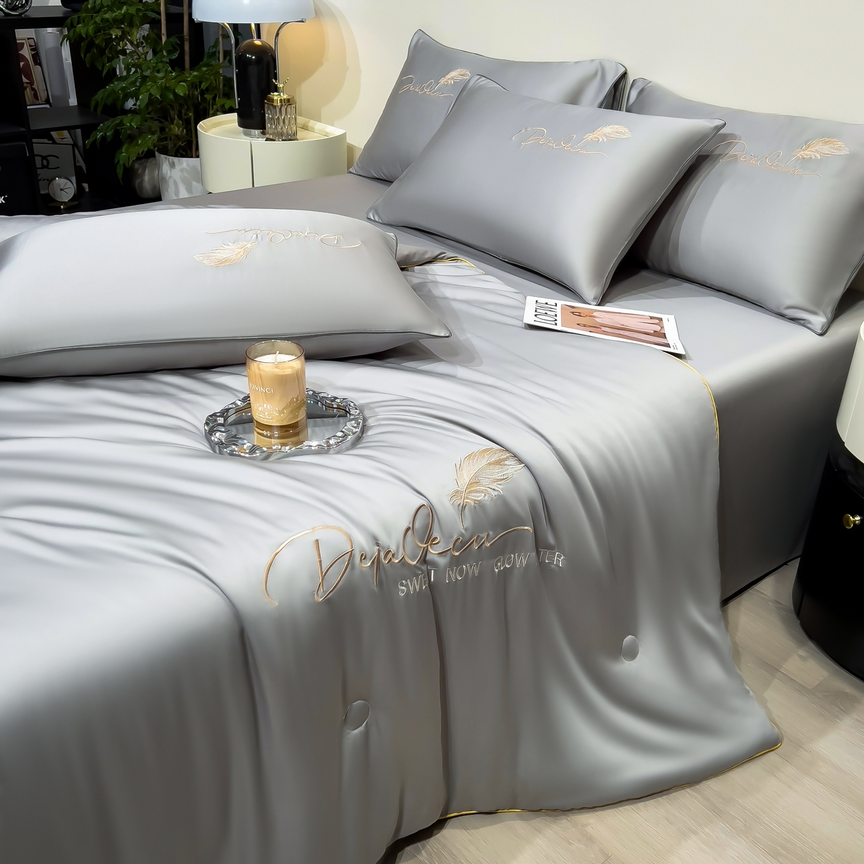 91家纺网 家纺一手货源 找家纺 （总）乐窝家纺仓储 2026新款滚边水洗真丝水洗天丝冰丝刺绣夏被四件套-羽毛系列