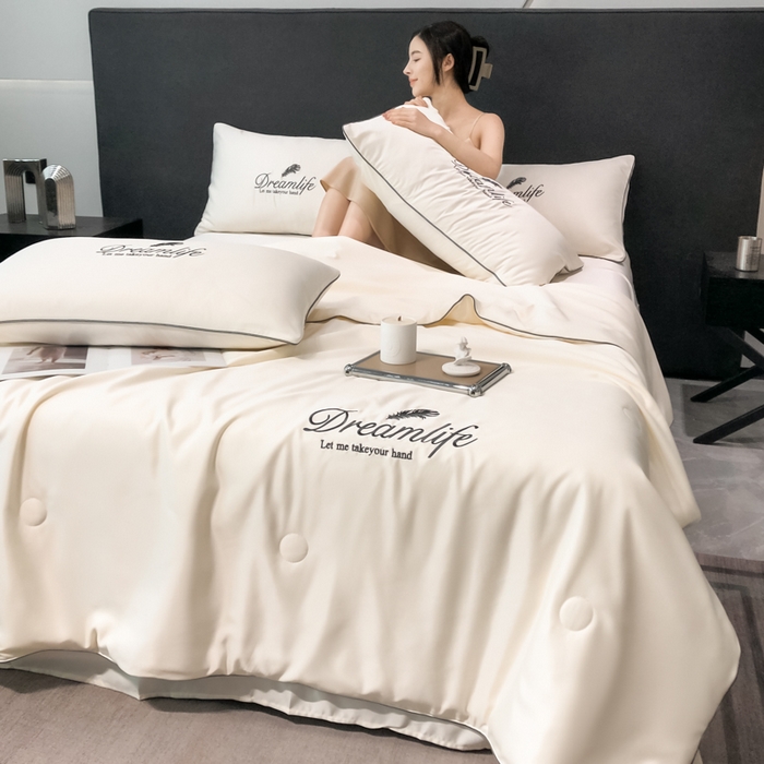 91家纺网 家纺一手货源 找家纺 乐窝家纺仓储 2026新款滚边水洗真丝水洗天丝冰丝刺绣夏被四件套-羽毛系列 梦羽-贵族白