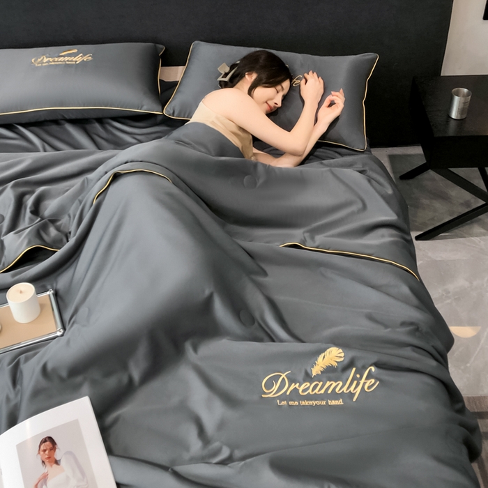 91家纺网 家纺一手货源 找家纺 乐窝家纺仓储 2026新款滚边水洗真丝水洗天丝冰丝刺绣夏被四件套-羽毛系列 梦羽-高级灰