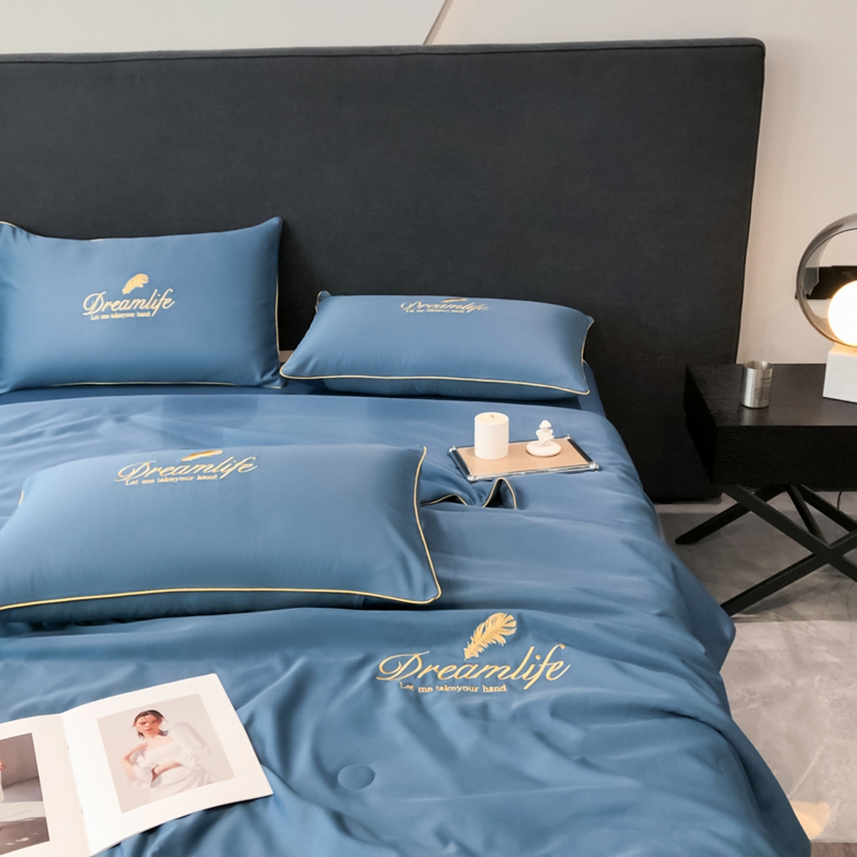 91家纺网 家纺一手货源 找家纺 乐窝家纺仓储 2026新款滚边水洗真丝水洗天丝冰丝刺绣夏被四件套-羽毛系列 梦羽-宾利蓝