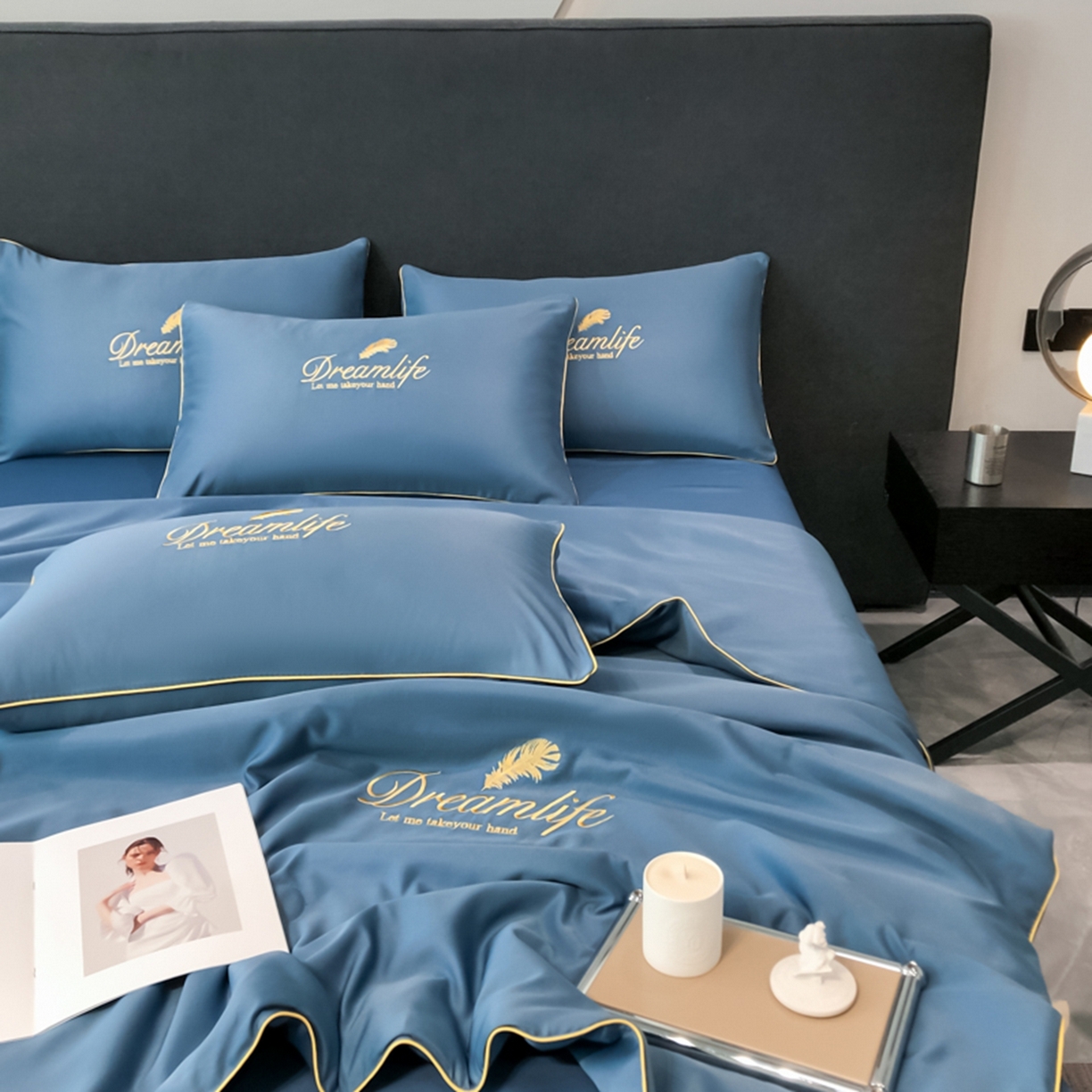 91家纺网 家纺一手货源 找家纺 乐窝家纺仓储 2026新款滚边水洗真丝水洗天丝冰丝刺绣夏被四件套-羽毛系列 梦羽-宾利蓝