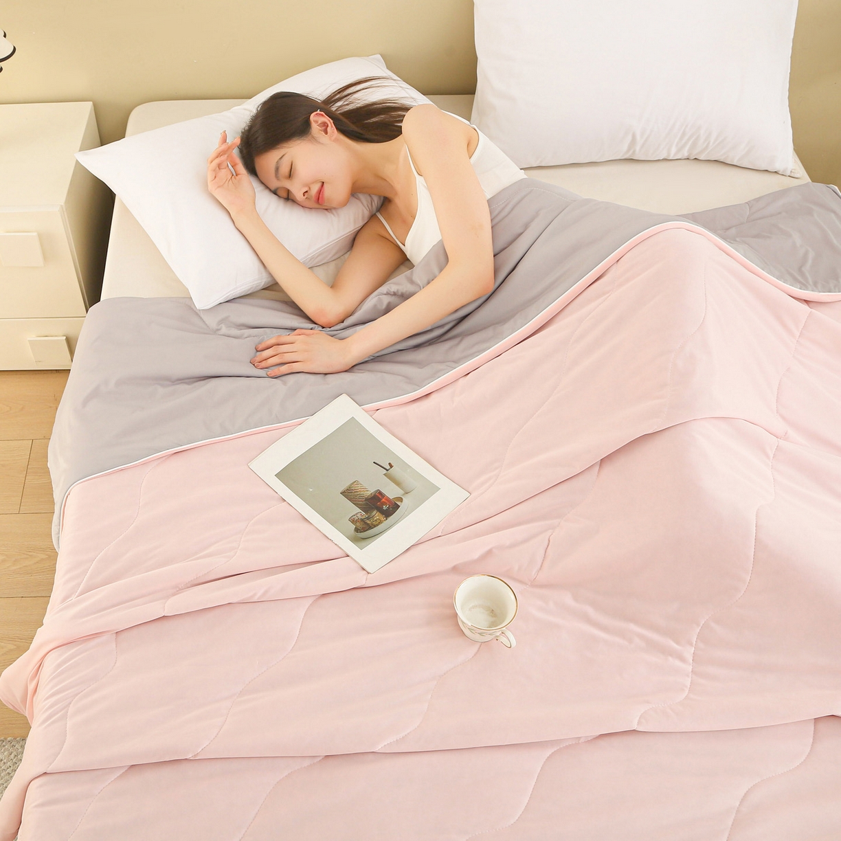 91家纺网 家纺一手货源 找家纺 天之悦家纺 2026新款A类冰淇淋冰皮小凉被夏被夏凉被空调被 粉色+灰色