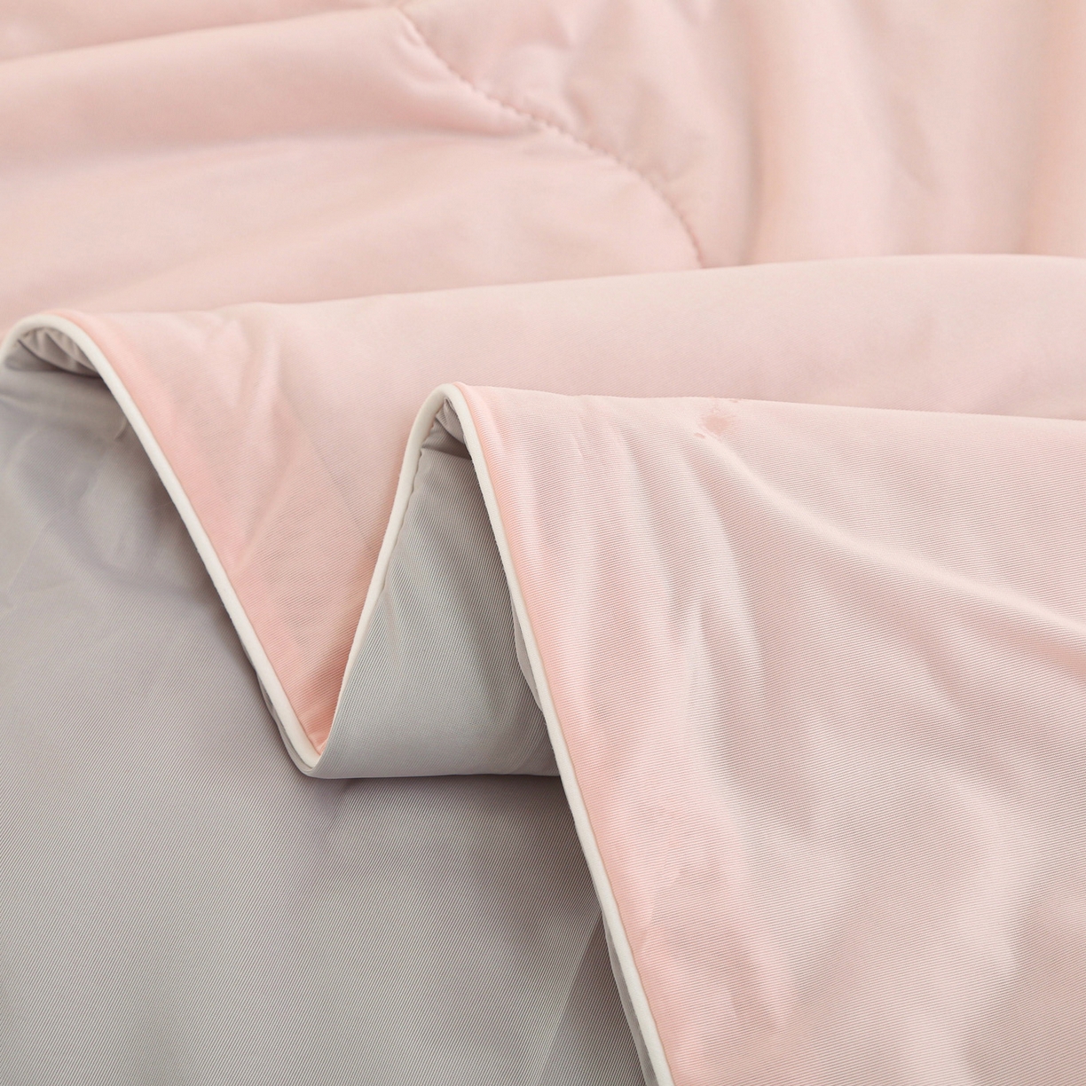 91家纺网 家纺一手货源 找家纺 天之悦家纺 2026新款A类冰淇淋冰皮小凉被夏被夏凉被空调被 粉色+灰色