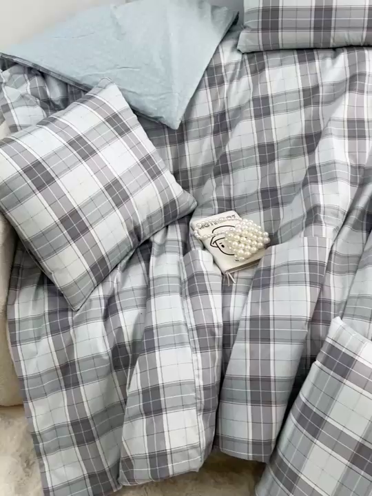 91家纺网 家纺一手货源 找家纺 多米家居 2025新款全棉口袋印花抱枕被 格韵-蓝