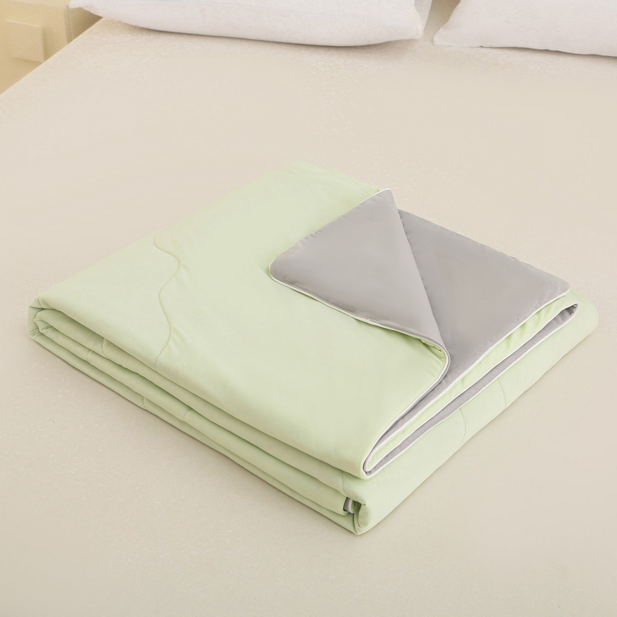 91家纺网 家纺一手货源 找家纺 天之悦家纺 2026新款A类冰淇淋冰皮小凉被夏被夏凉被空调被 果绿+灰色