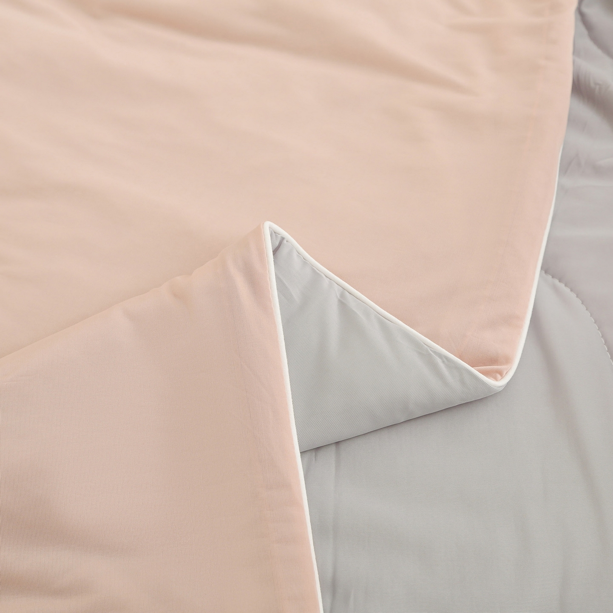 91家纺网 家纺一手货源 找家纺 天之悦家纺 2026新款A类冰淇淋冰皮小凉被夏被夏凉被空调被 玉色+灰色