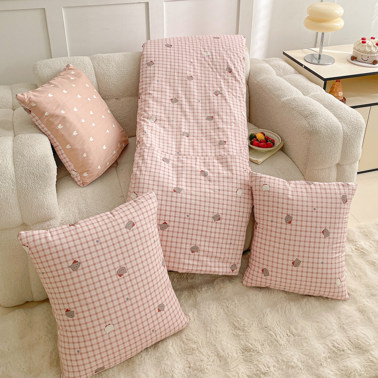 91家纺网 家纺一手货源 找家纺 多米家居 2025新款全棉口袋印花抱枕被 黑皮猫