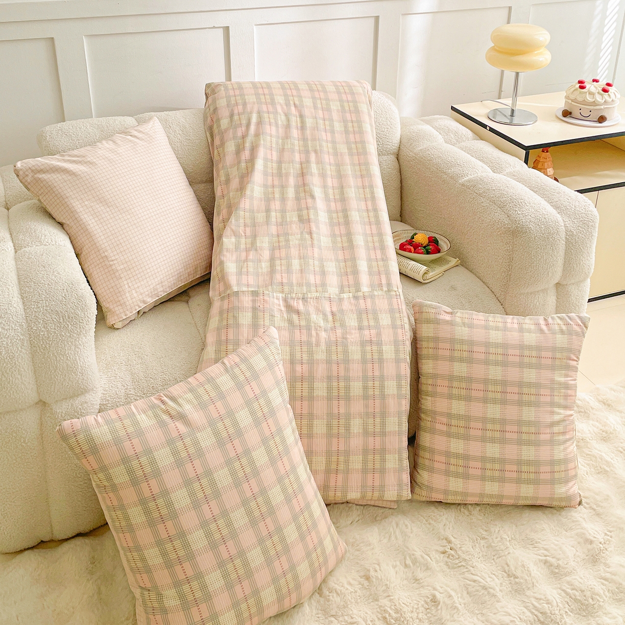 91家纺网 家纺一手货源 找家纺 多米家居 2025新款全棉口袋印花抱枕被 千鸟格