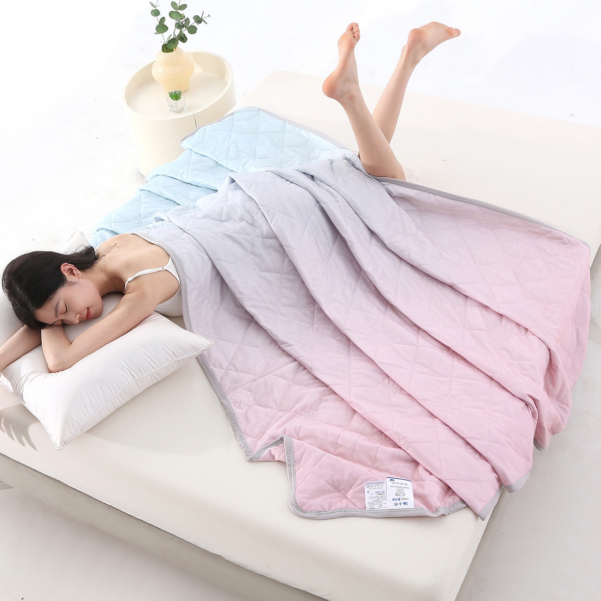91家纺网 家纺一手货源 找家纺 天之悦家纺 2026新款夏季爆款涤氨凉感夏被夏凉被空调被 粉蓝色（浅变色）