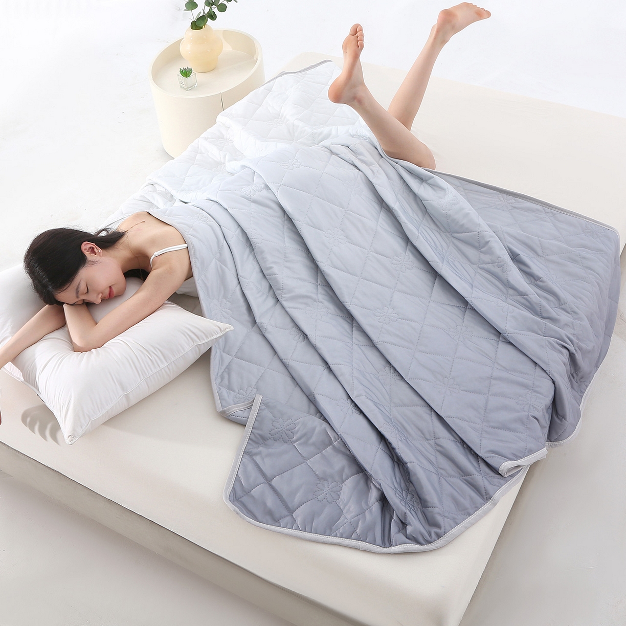 91家纺网 家纺一手货源 找家纺 天之悦家纺 2026新款夏季爆款涤氨凉感夏被夏凉被空调被 高级灰（浅变色）