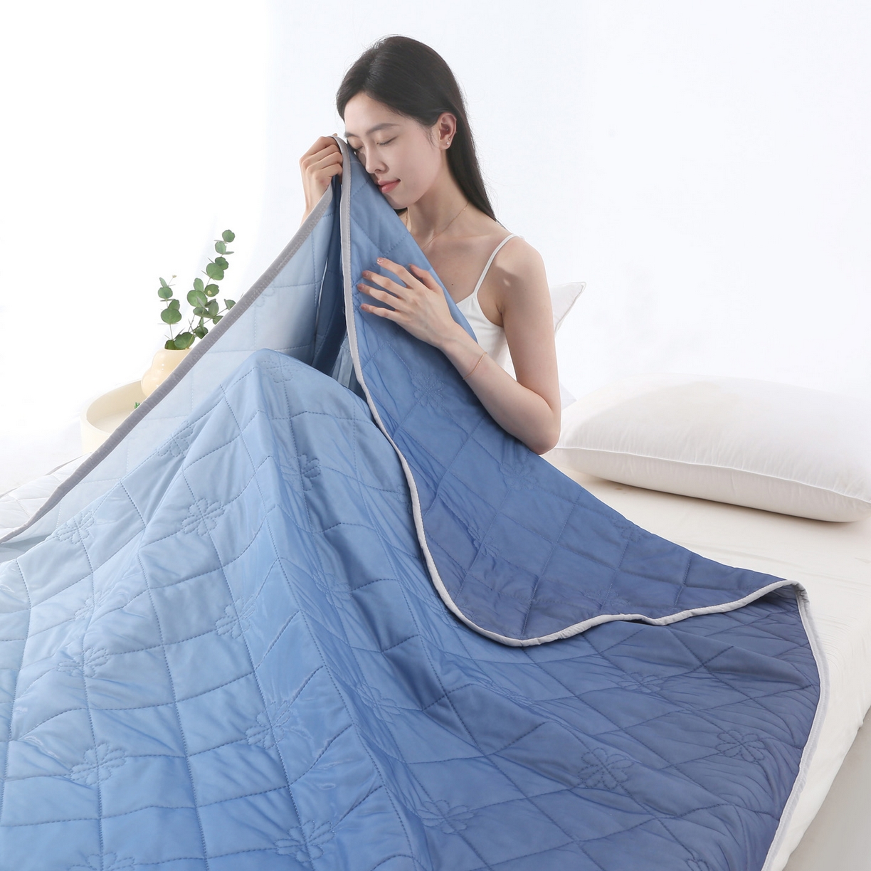 91家纺网 家纺一手货源 找家纺 天之悦家纺 2026新款夏季爆款涤氨凉感夏被夏凉被空调被 宝石蓝（浅变色）