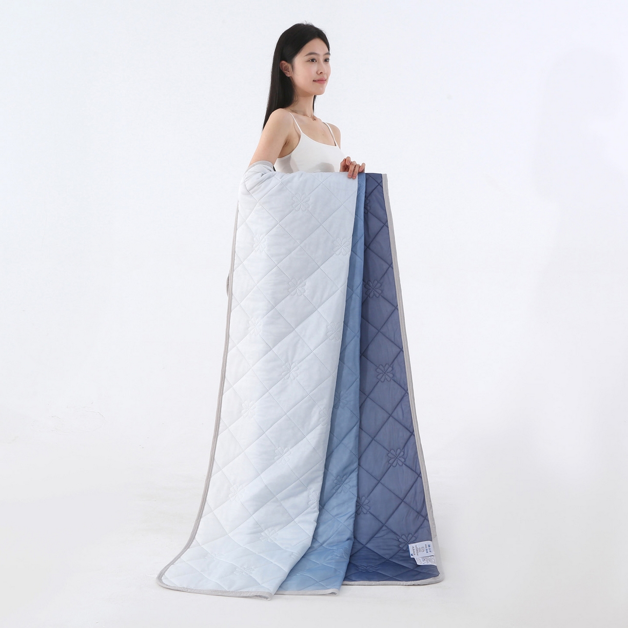 91家纺网 家纺一手货源 找家纺 天之悦家纺 2026新款夏季爆款涤氨凉感夏被夏凉被空调被 宝石蓝（浅变色）