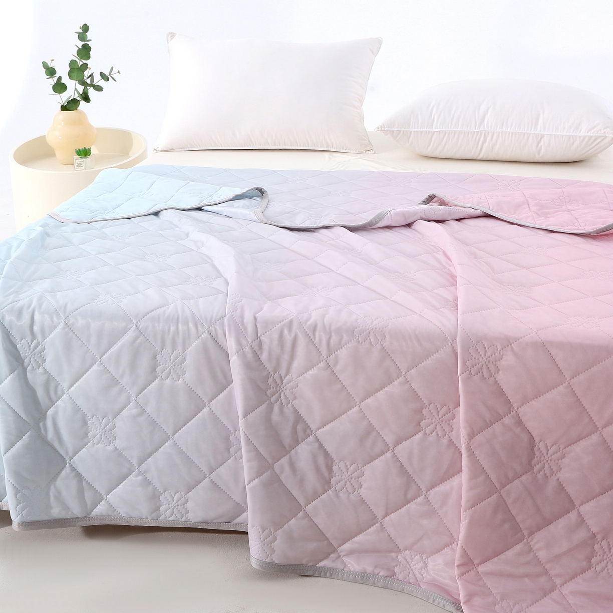 91家纺网 家纺一手货源 找家纺 天之悦家纺 2026新款夏季爆款涤氨凉感夏被夏凉被空调被 粉蓝色（浅变色）