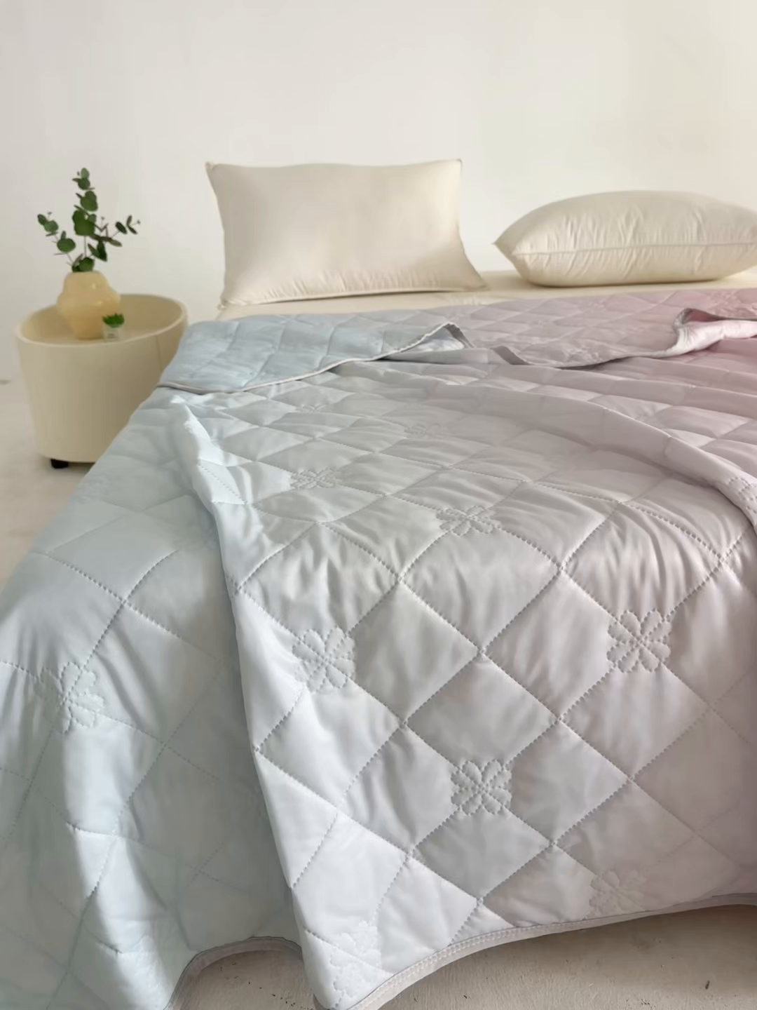 91家纺网 家纺一手货源 找家纺 天之悦家纺 2026新款夏季爆款涤氨凉感夏被夏凉被空调被 粉蓝色（浅变色）