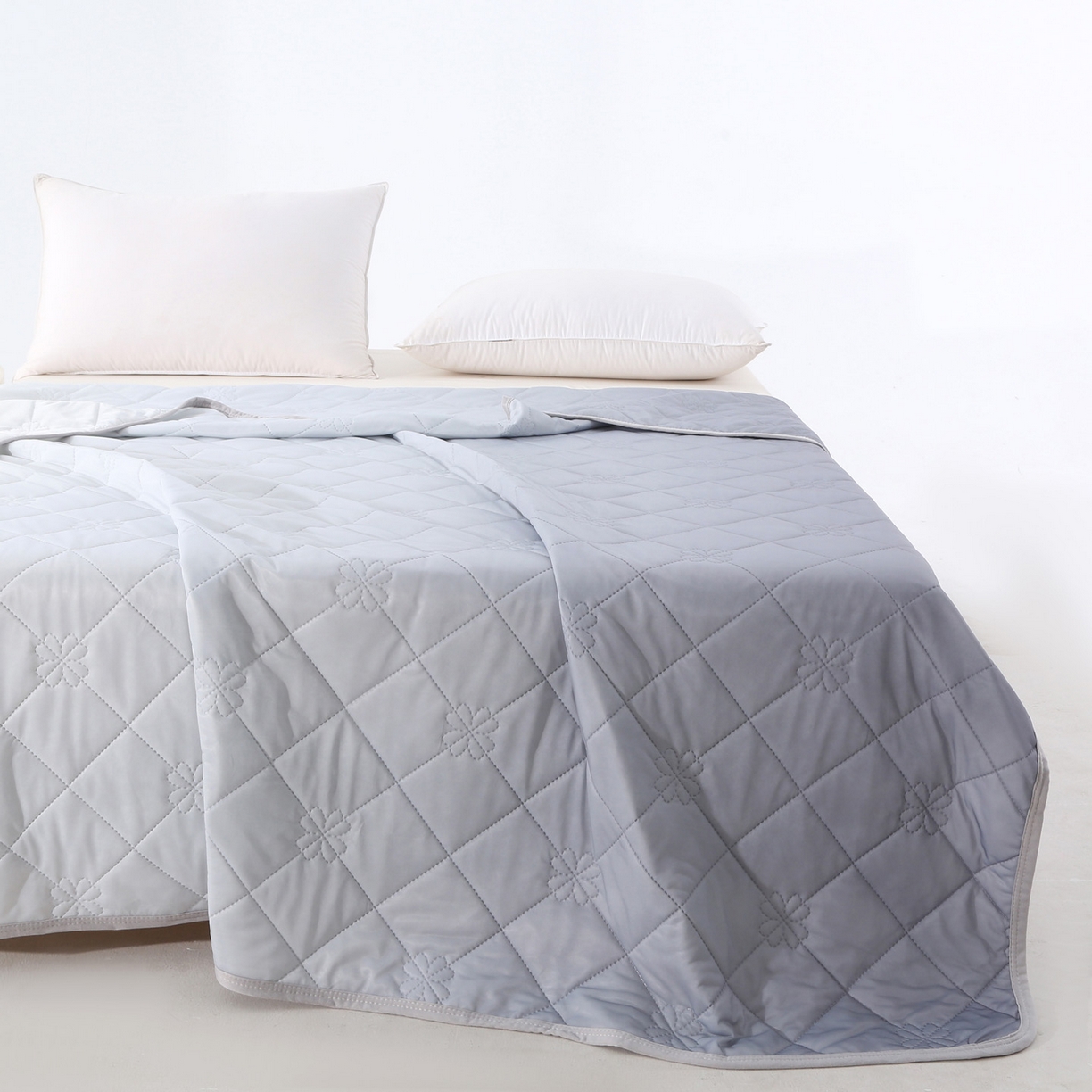 91家纺网 家纺一手货源 找家纺 天之悦家纺 2026新款夏季爆款涤氨凉感夏被夏凉被空调被 高级灰（浅变色）