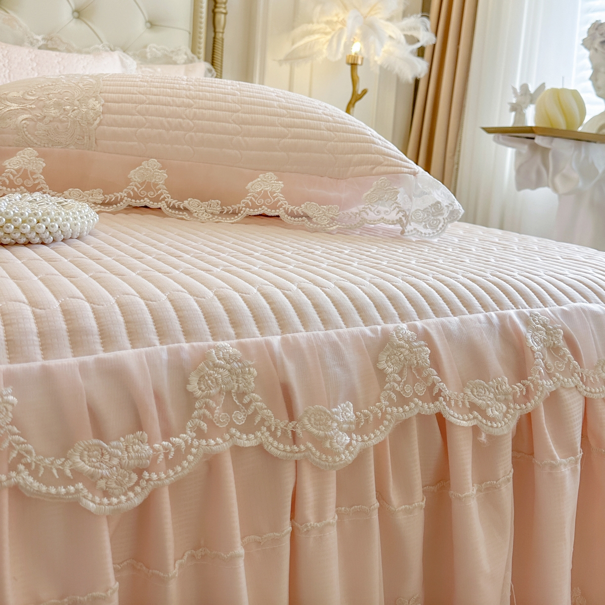 91家纺网 家纺一手货源 找家纺 恋尚 2026新款提花蕾丝夹棉单床裙单被套-安妮梦【控价床裙135起 床裙三件170起 四件270起】 安妮梦-清新粉