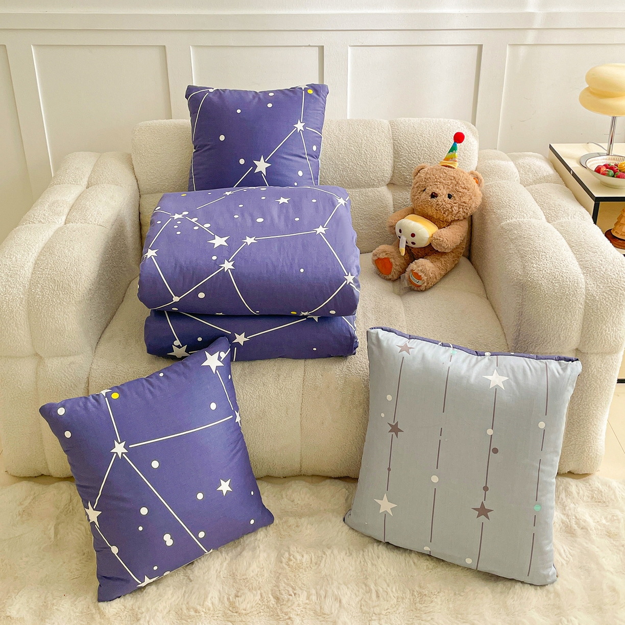 91家纺网 家纺一手货源 找家纺 多米家居 2025新款全棉口袋印花抱枕被 星星点点