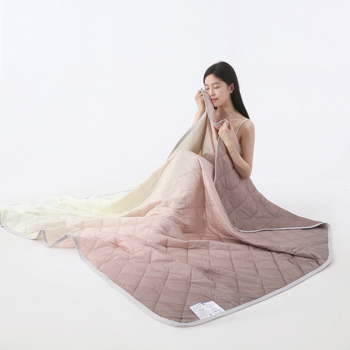 91家纺网 家纺一手货源 找家纺 天之悦家纺 2026新款夏季爆款涤氨凉感夏被夏凉被空调被 焦糖色（浅变色）