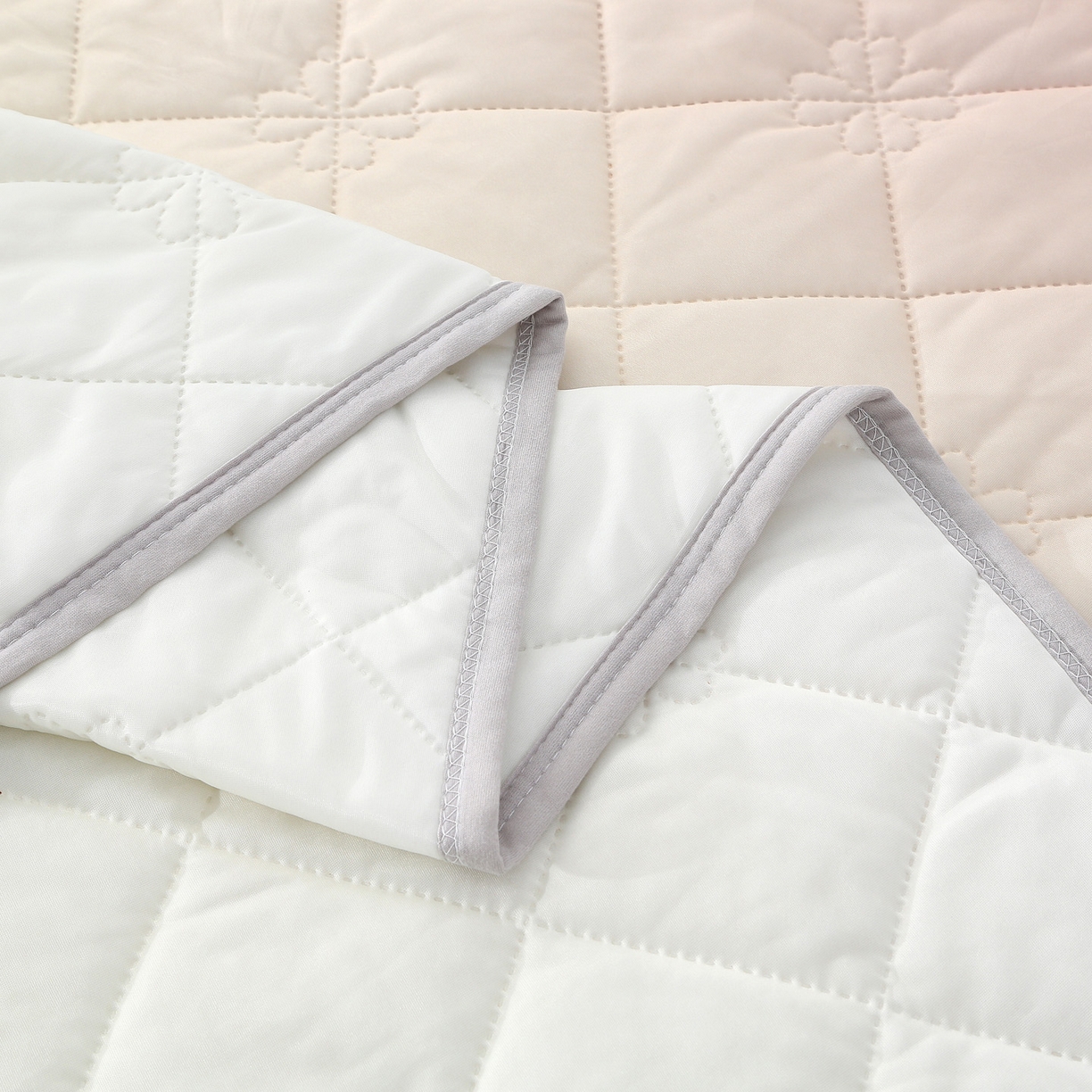 91家纺网 家纺一手货源 找家纺 天之悦家纺 2026新款夏季爆款涤氨凉感夏被夏凉被空调被 焦糖色（浅变色）