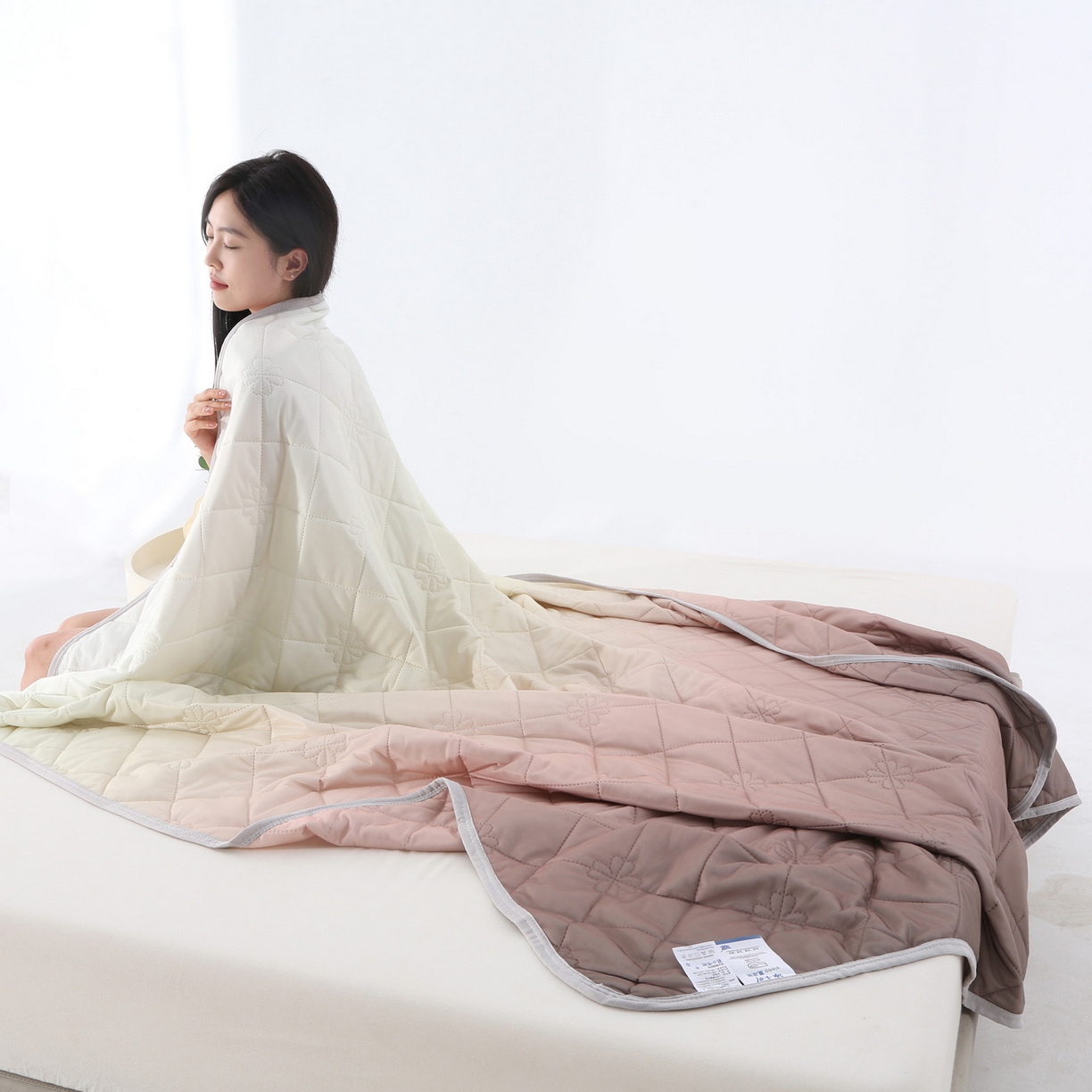 91家纺网 家纺一手货源 找家纺 天之悦家纺 2026新款夏季爆款涤氨凉感夏被夏凉被空调被 焦糖色（浅变色）