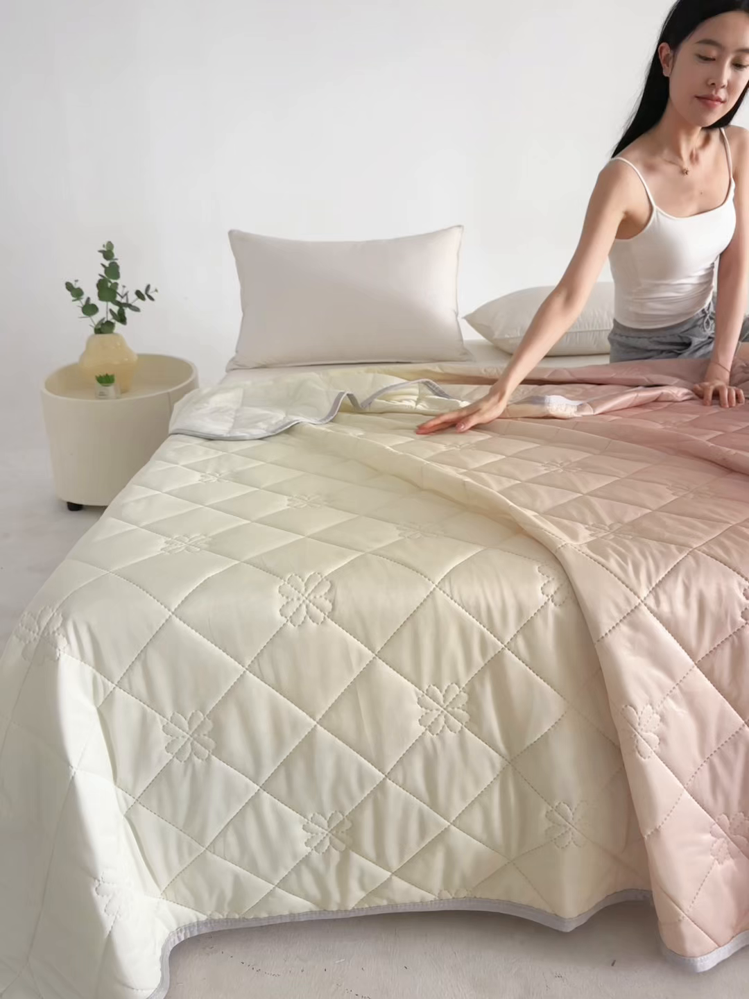 91家纺网 家纺一手货源 找家纺 天之悦家纺 2026新款夏季爆款涤氨凉感夏被夏凉被空调被 焦糖色（浅变色）