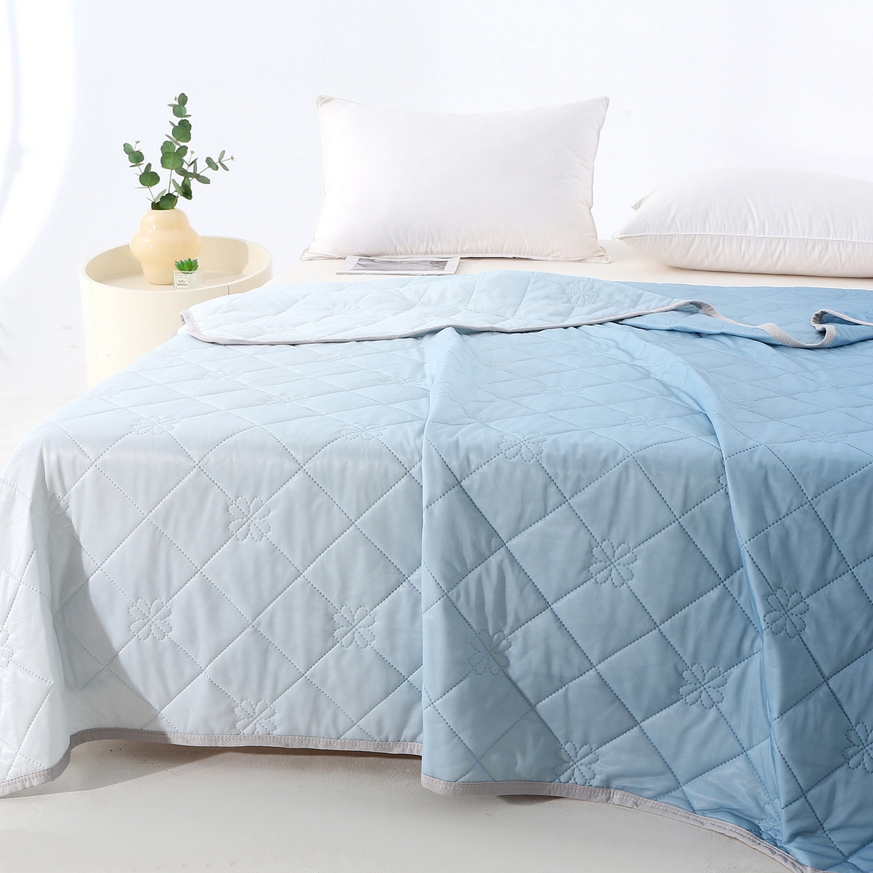 91家纺网 家纺一手货源 找家纺 天之悦家纺 2026新款夏季爆款涤氨凉感夏被夏凉被空调被 孔雀蓝（浅变色）