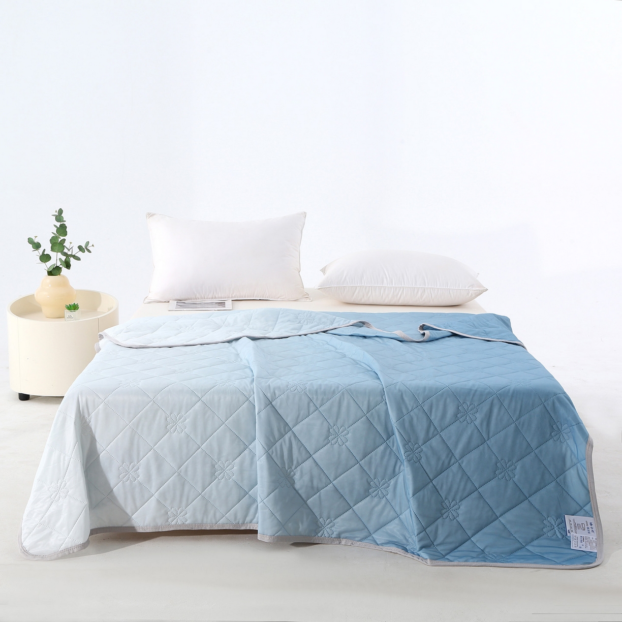 91家纺网 家纺一手货源 找家纺 天之悦家纺 2026新款夏季爆款涤氨凉感夏被夏凉被空调被 孔雀蓝（浅变色）