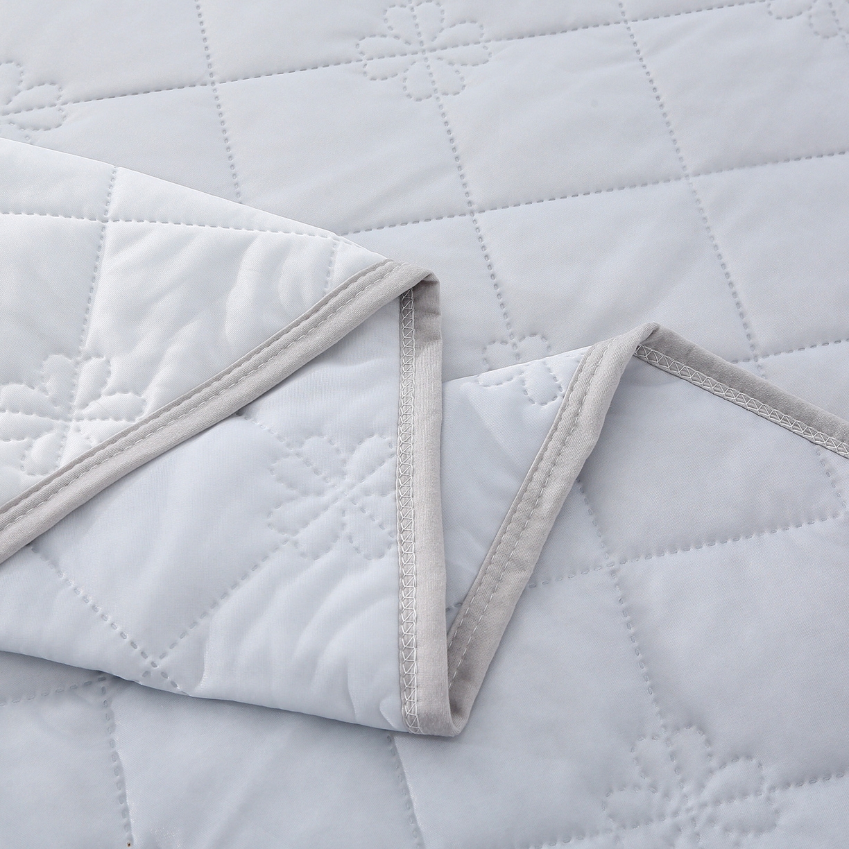 91家纺网 家纺一手货源 找家纺 天之悦家纺 2026新款夏季爆款涤氨凉感夏被夏凉被空调被 孔雀蓝（浅变色）