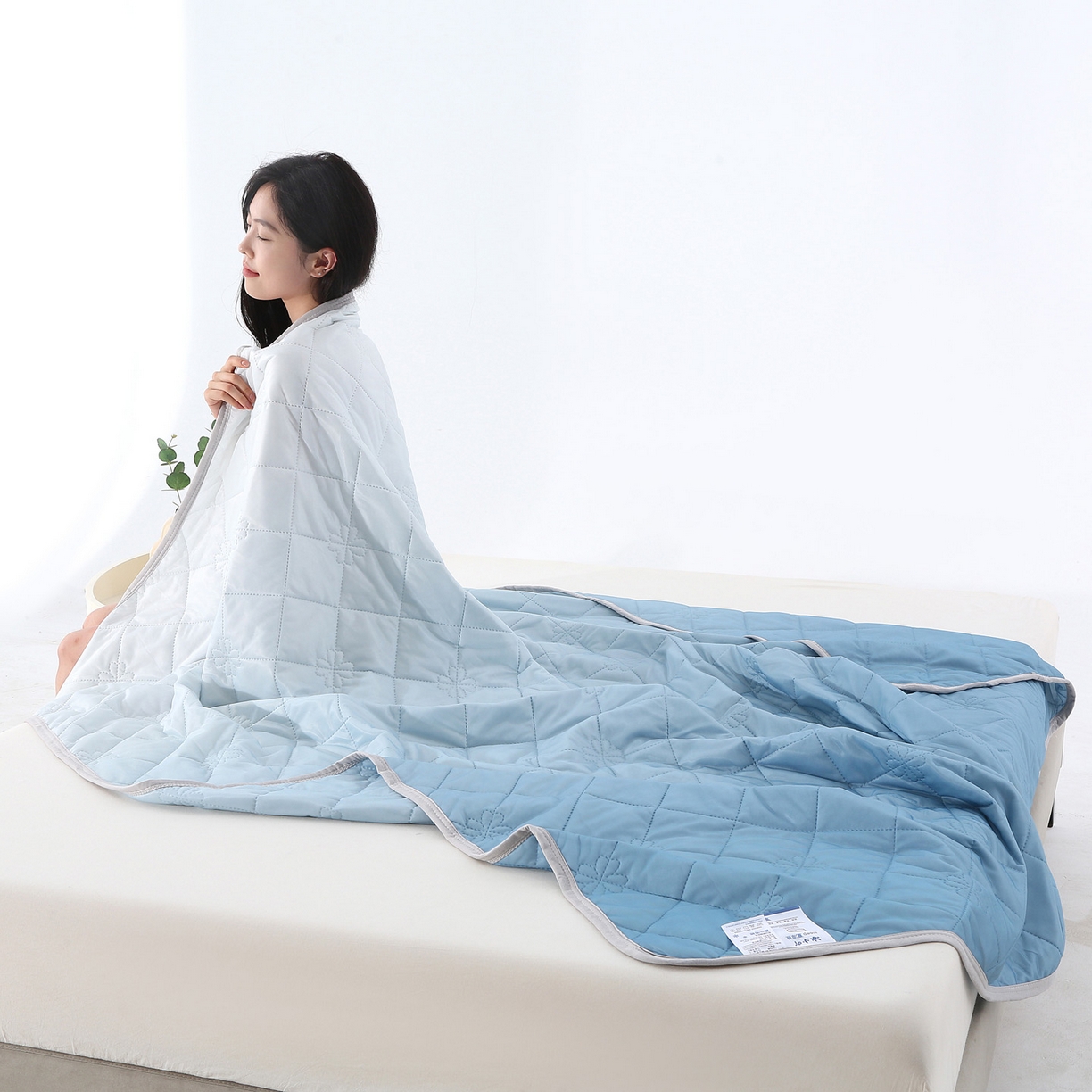 91家纺网 家纺一手货源 找家纺 天之悦家纺 2026新款夏季爆款涤氨凉感夏被夏凉被空调被 孔雀蓝（浅变色）