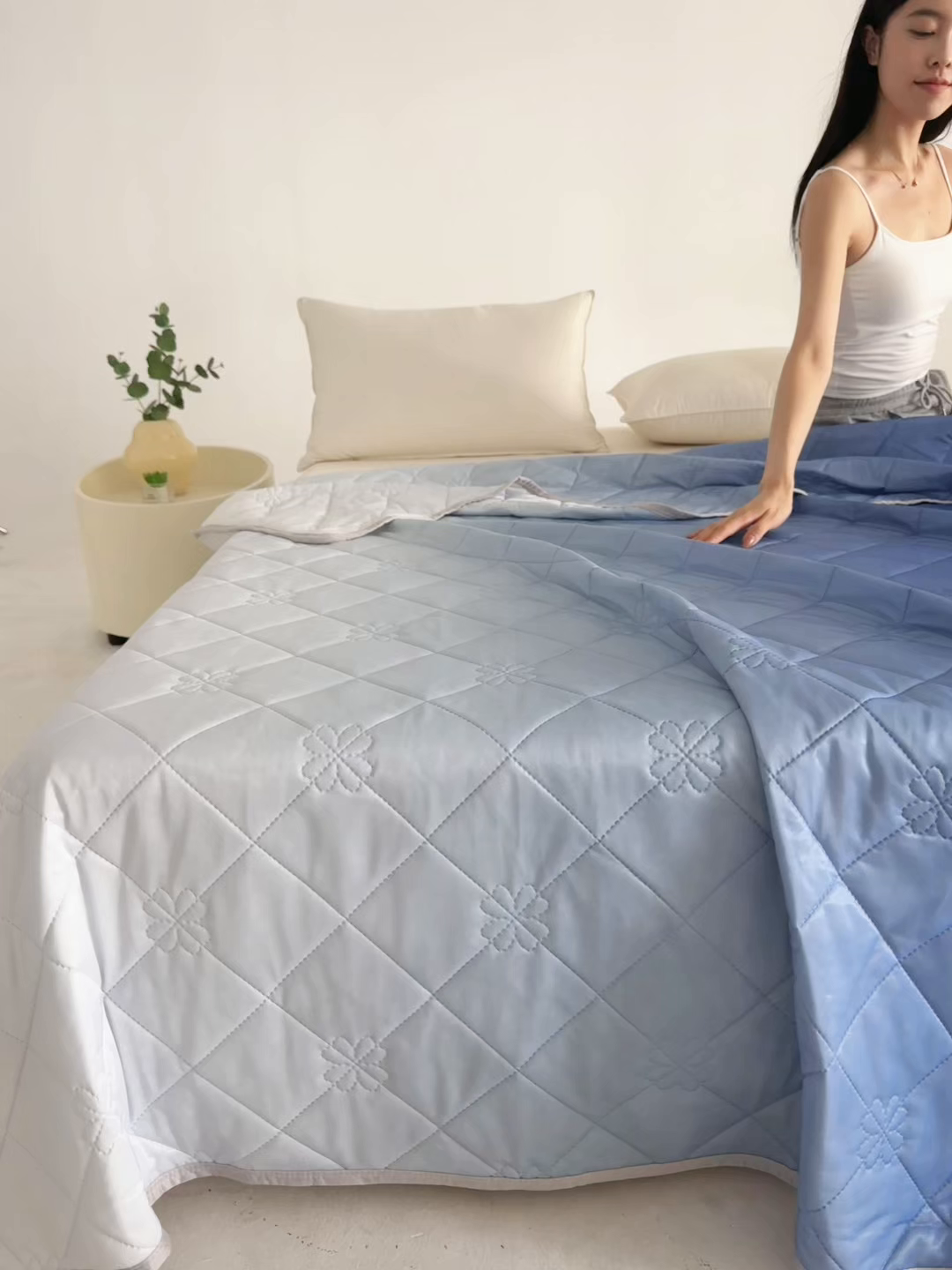 91家纺网 家纺一手货源 找家纺 天之悦家纺 2026新款夏季爆款涤氨凉感夏被夏凉被空调被 孔雀蓝（浅变色）