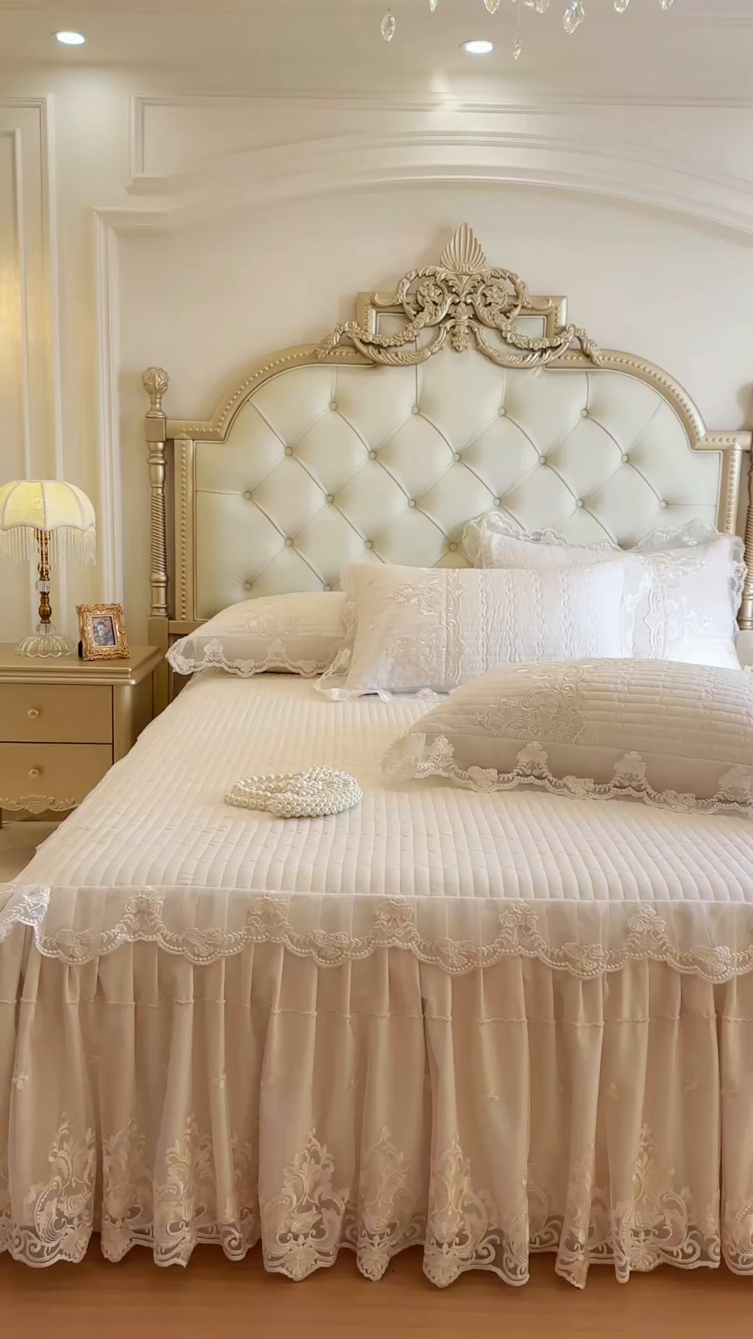 91家纺网 家纺一手货源 找家纺 恋尚 2026新款提花蕾丝夹棉单床裙单被套-安妮梦【控价床裙135起 床裙三件170起 四件270起】 安妮梦-米黄