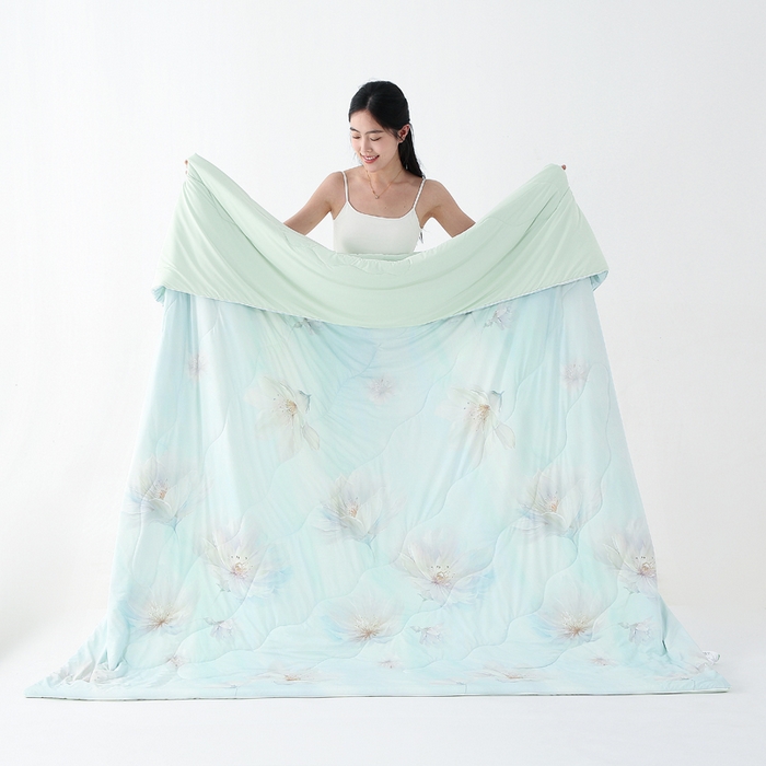 91家纺网 家纺一手货源 找家纺 天之悦家纺 2026新款夏被大版数码云母冰丝夏凉被空调被 初颜