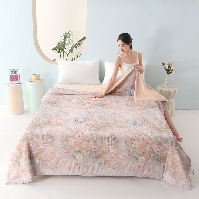 91家纺网 家纺一手货源 找家纺 天之悦家纺 2026新款夏被大版数码云母冰丝夏凉被空调被 梦漾心碎