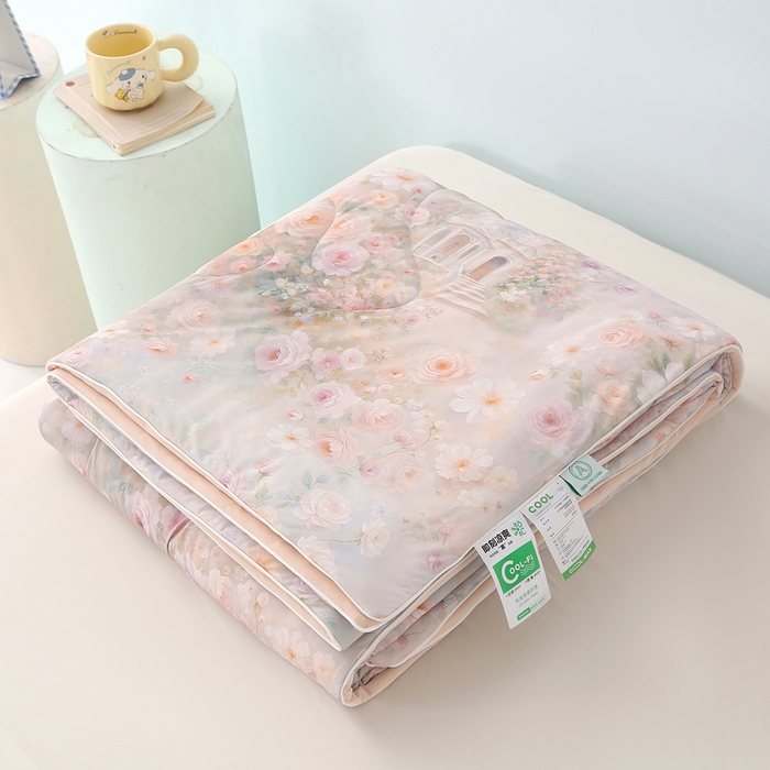 91家纺网 家纺一手货源 找家纺 天之悦家纺 2026新款夏被大版数码云母冰丝夏凉被空调被 梦漾心碎