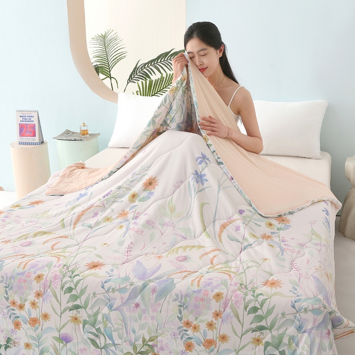 91家纺网 家纺一手货源 找家纺 天之悦家纺 2026新款夏被大版数码云母冰丝夏凉被空调被 柔玉粉