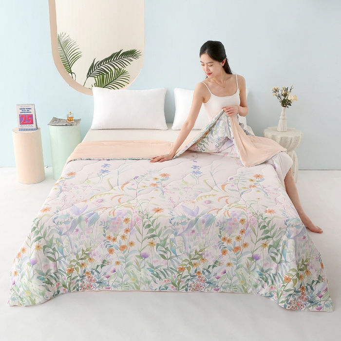 91家纺网 家纺一手货源 找家纺 天之悦家纺 2026新款夏被大版数码云母冰丝夏凉被空调被 柔玉粉