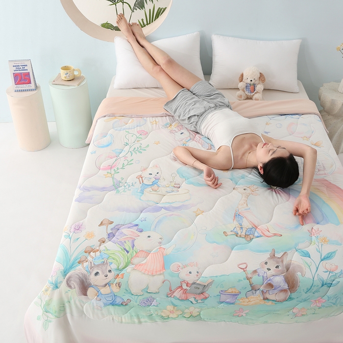 91家纺网 家纺一手货源 找家纺 天之悦家纺 2026新款夏被大版数码云母冰丝夏凉被空调被 童话世界