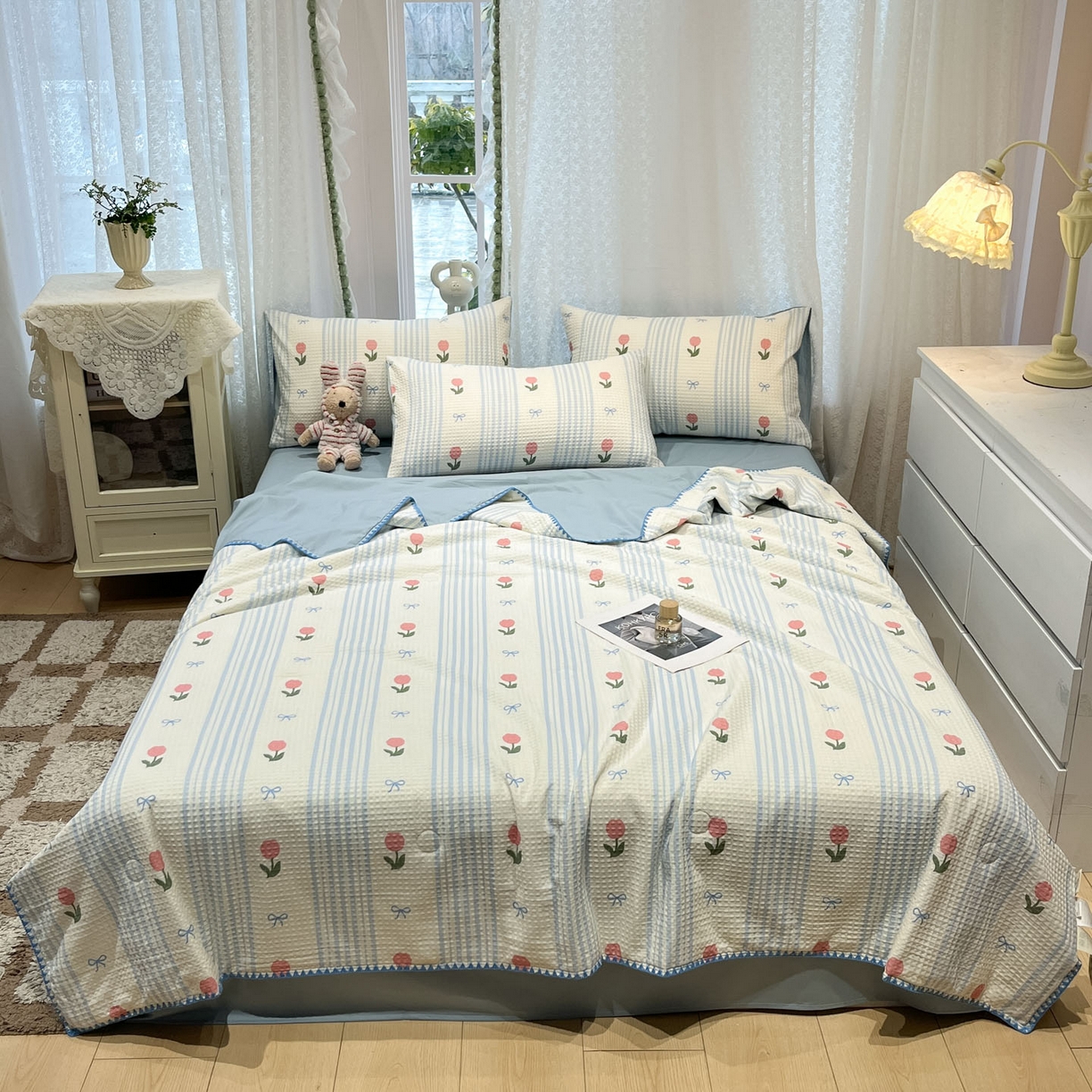 91家纺网 家纺一手货源 找家纺 一加一 2026春夏新款全棉立体华夫格数码印花大豆夏被四件套 彩虹花园