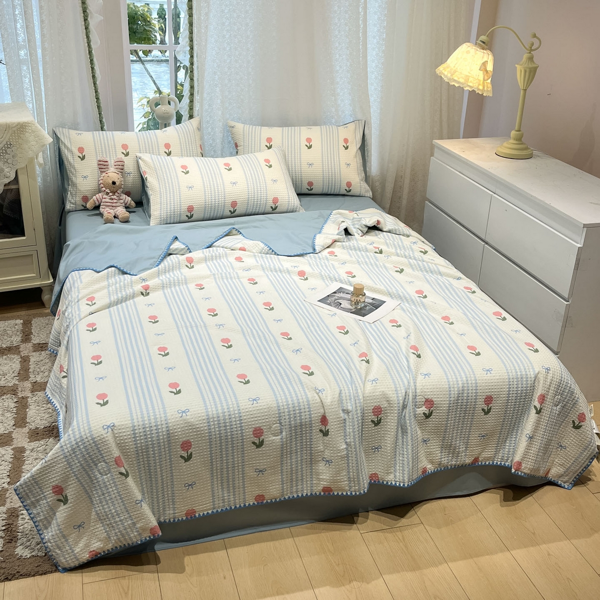 91家纺网 家纺一手货源 找家纺 一加一 2026春夏新款全棉立体华夫格数码印花大豆夏被四件套 彩虹花园