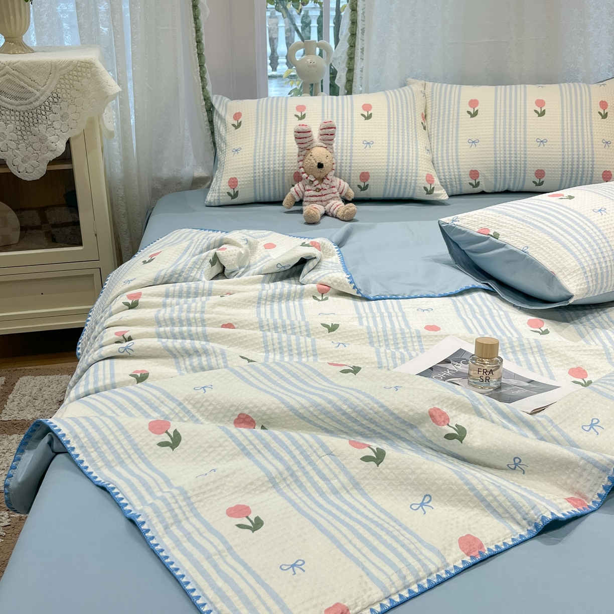 91家纺网 家纺一手货源 找家纺 一加一 2026春夏新款全棉立体华夫格数码印花大豆夏被四件套 彩虹花园