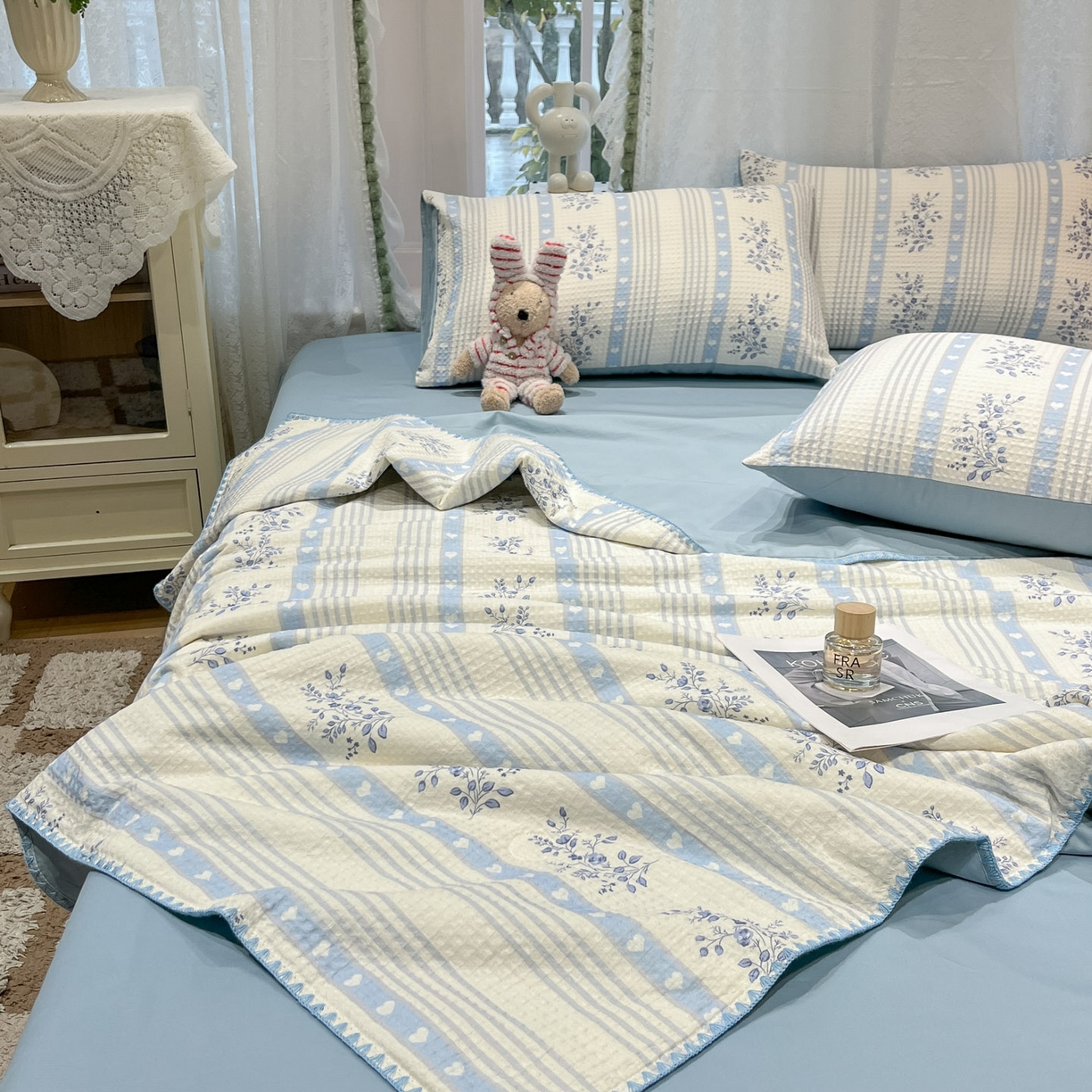 91家纺网 家纺一手货源 找家纺 一加一 2026春夏新款全棉立体华夫格数码印花大豆夏被四件套 花绮梦