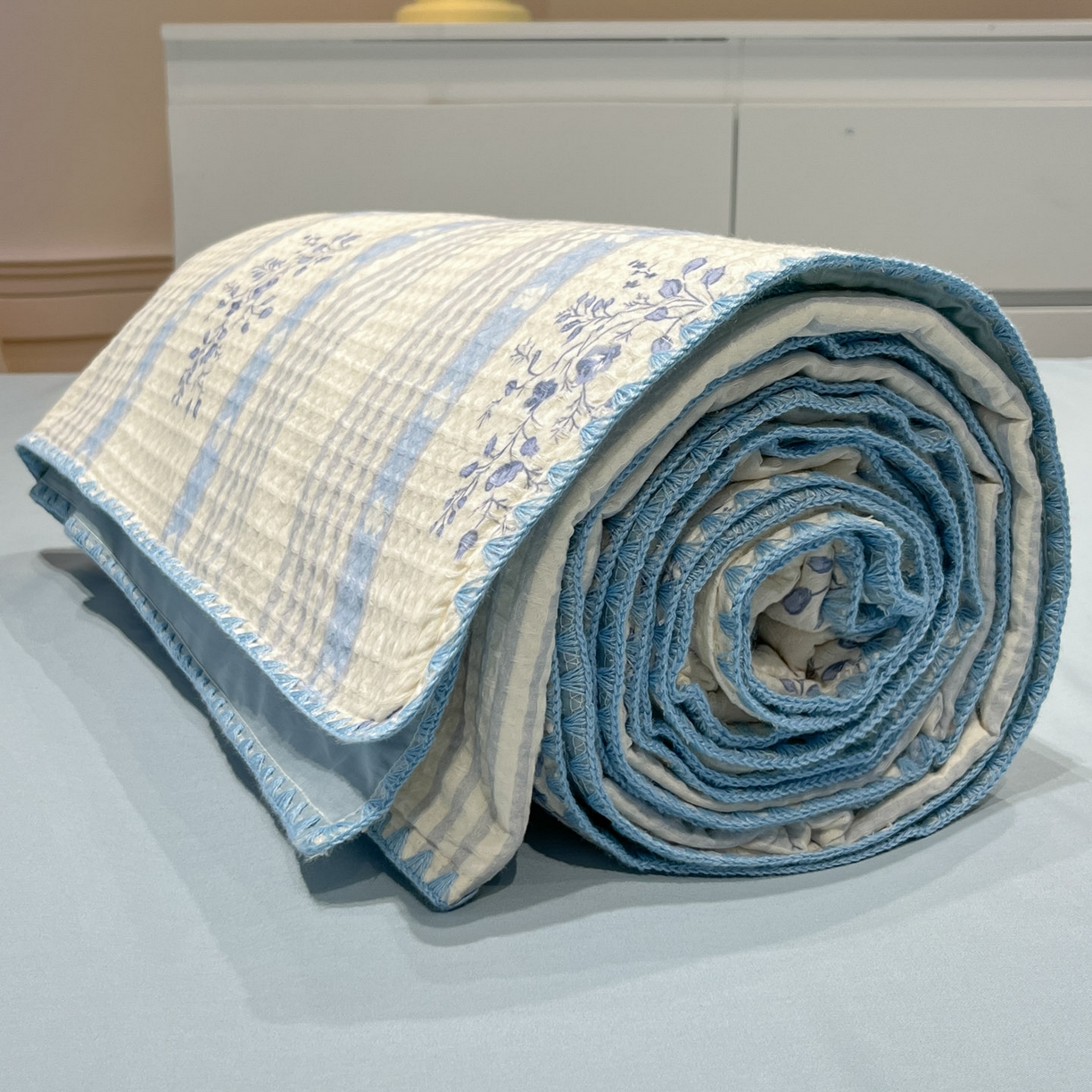 91家纺网 家纺一手货源 找家纺 一加一 2026春夏新款全棉立体华夫格数码印花大豆夏被四件套 花绮梦