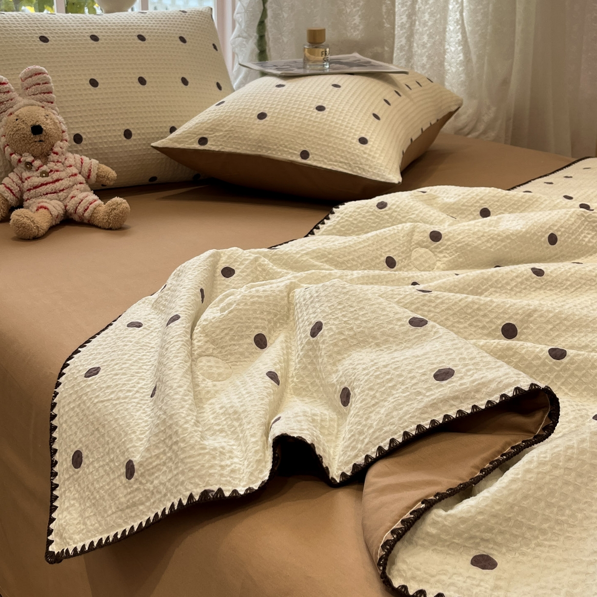 91家纺网 家纺一手货源 找家纺 一加一 2026春夏新款全棉立体华夫格数码印花大豆夏被四件套 卡布白