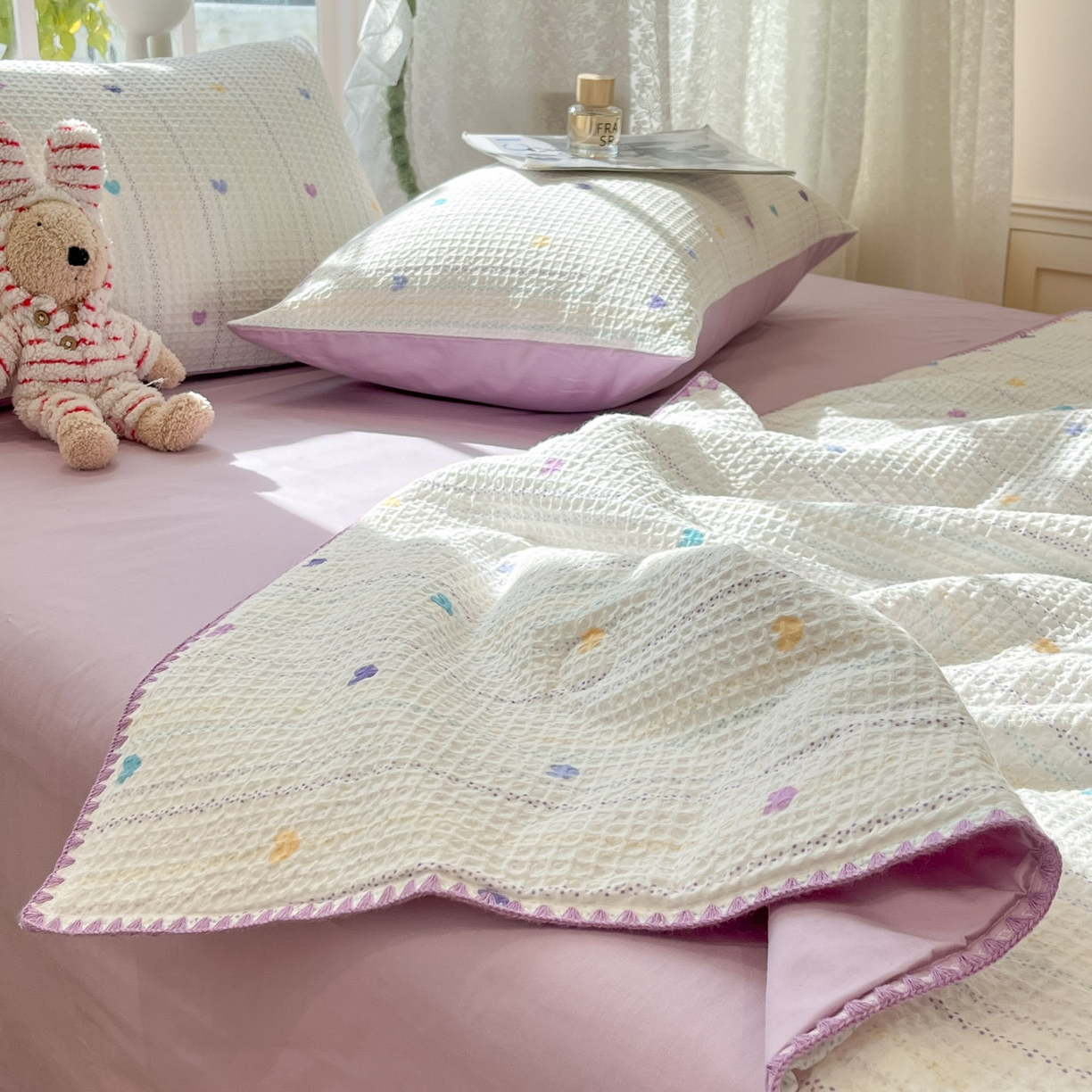 91家纺网 家纺一手货源 找家纺 一加一 2026春夏新款全棉立体华夫格数码印花大豆夏被四件套 伊柠