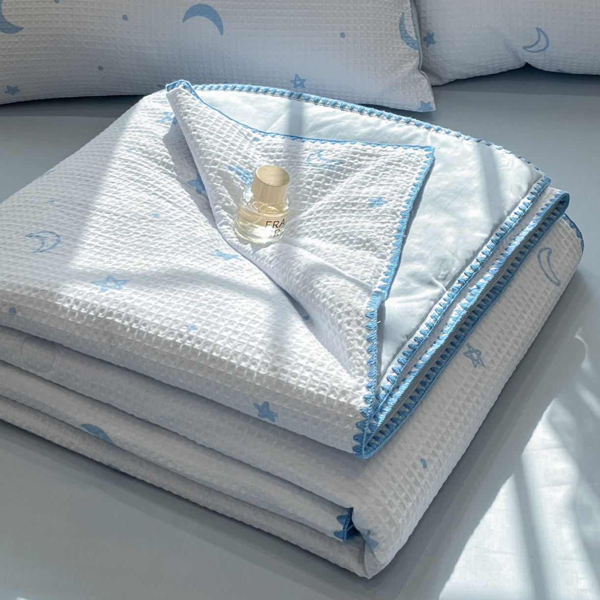 一加一 2026春夏新款全棉立体华夫格数码印花大豆夏被四件套 云梦星河