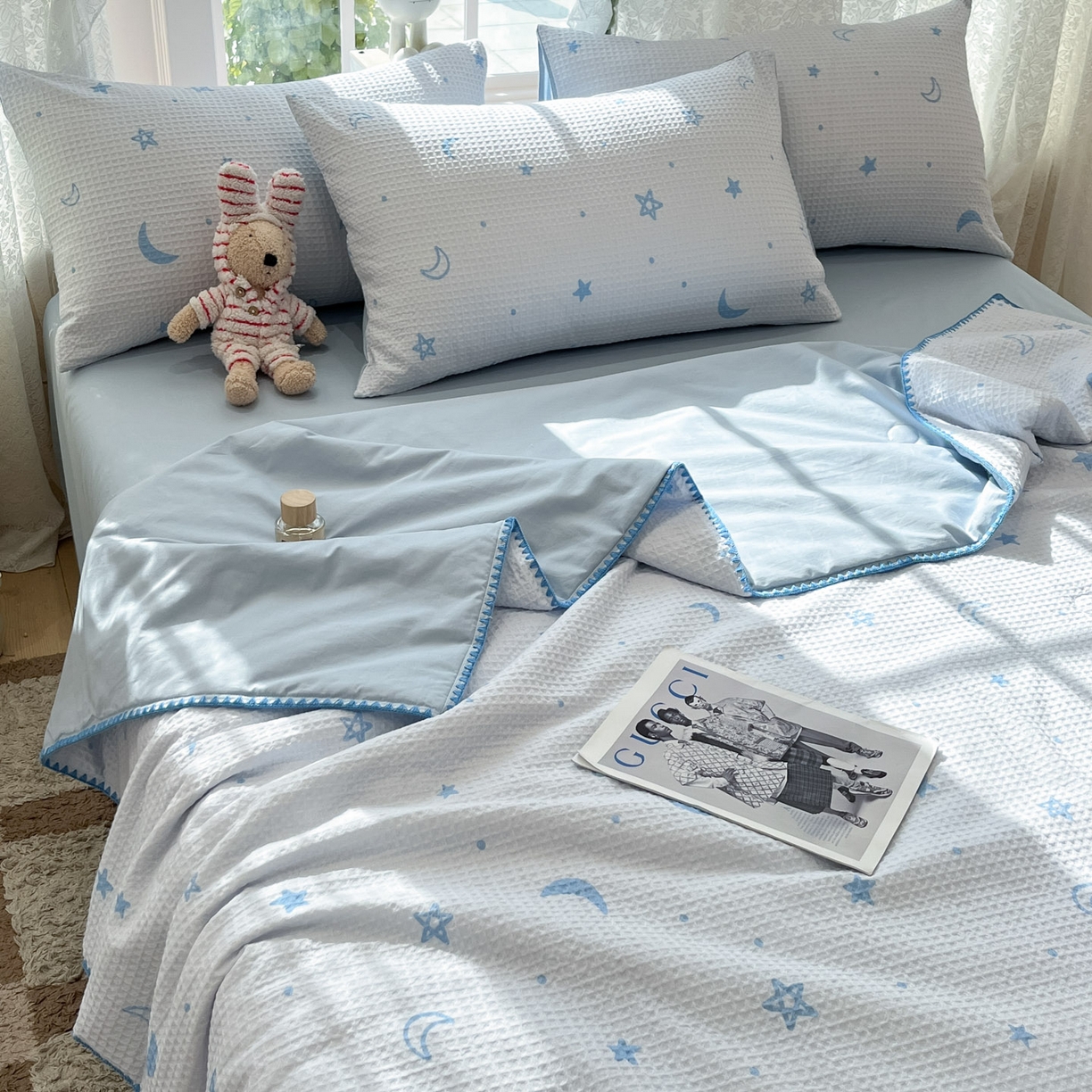 91家纺网 家纺一手货源 找家纺 一加一 2026春夏新款全棉立体华夫格数码印花大豆夏被四件套 云梦星河