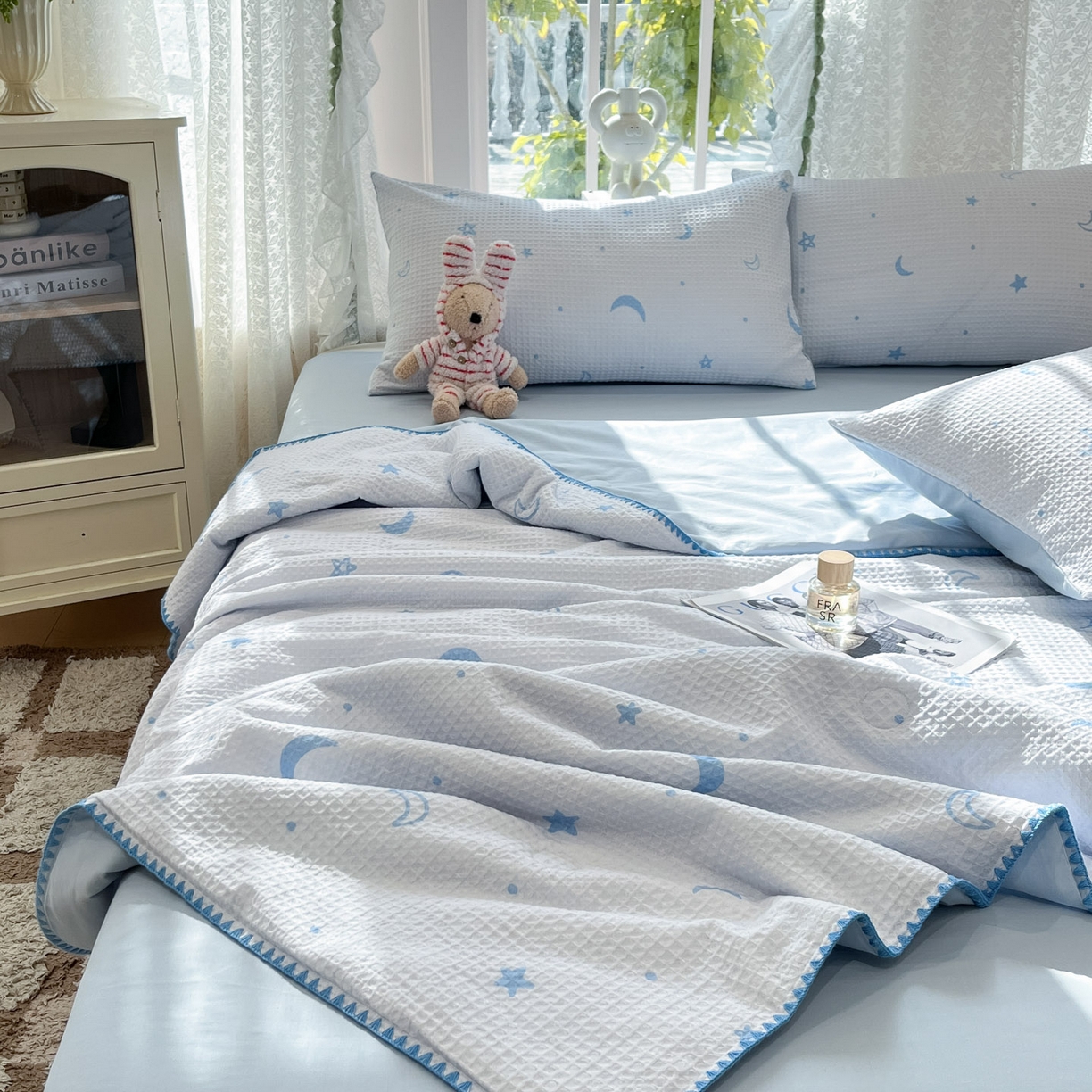 91家纺网 家纺一手货源 找家纺 一加一 2026春夏新款全棉立体华夫格数码印花大豆夏被四件套 云梦星河