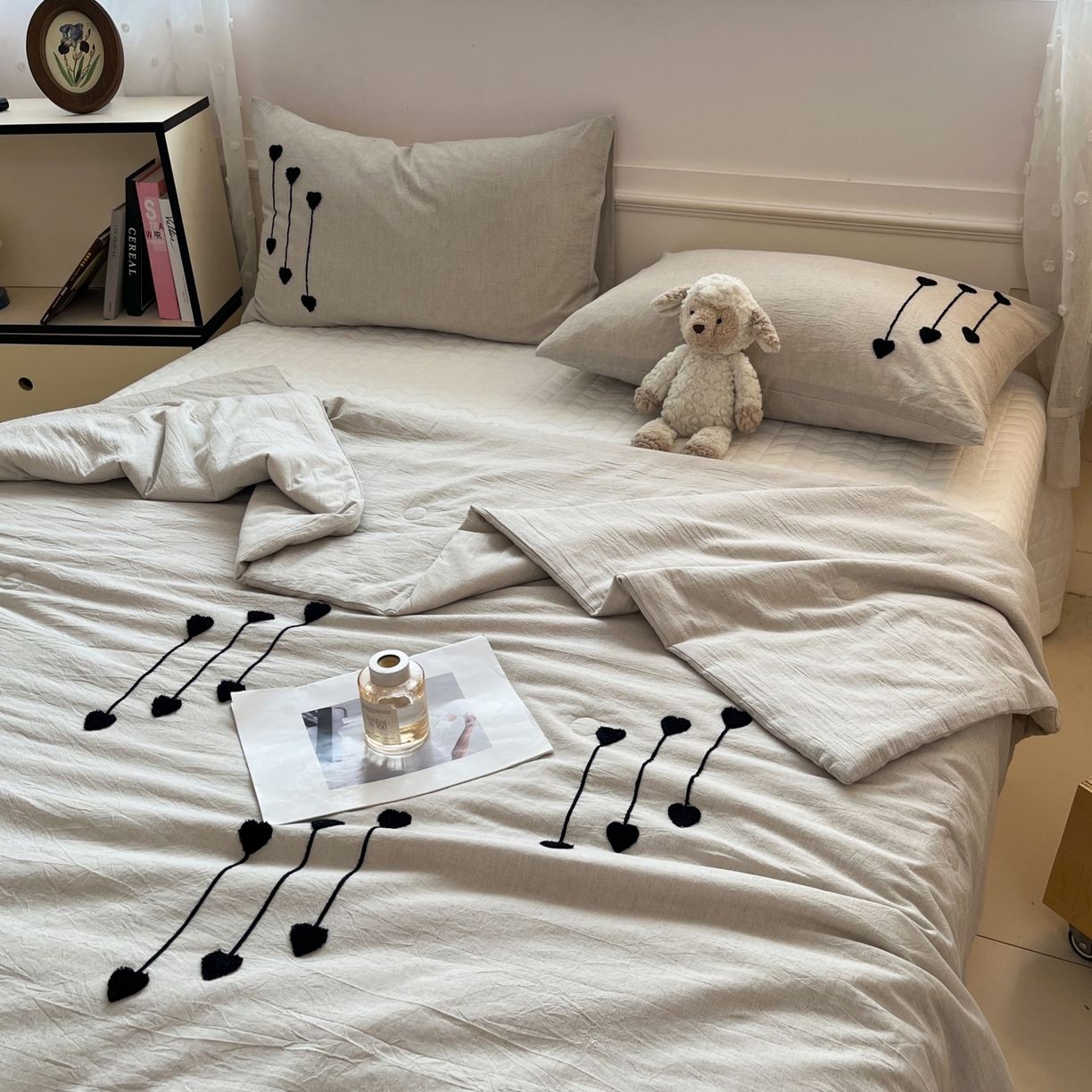 91家纺网 家纺一手货源 找家纺 （总）一加一 2026春夏新款全棉纯棉色织水洗棉麻毛巾绣大豆夏被-心心相依