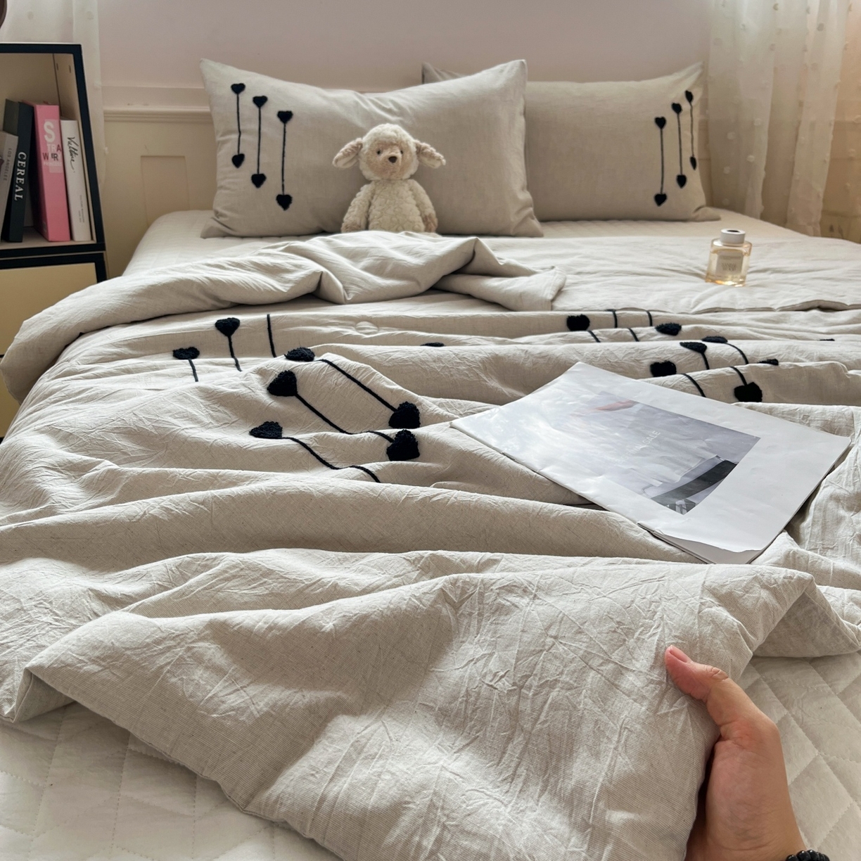 91家纺网 家纺一手货源 找家纺 （总）一加一 2026春夏新款全棉纯棉色织水洗棉麻毛巾绣大豆夏被-心心相依