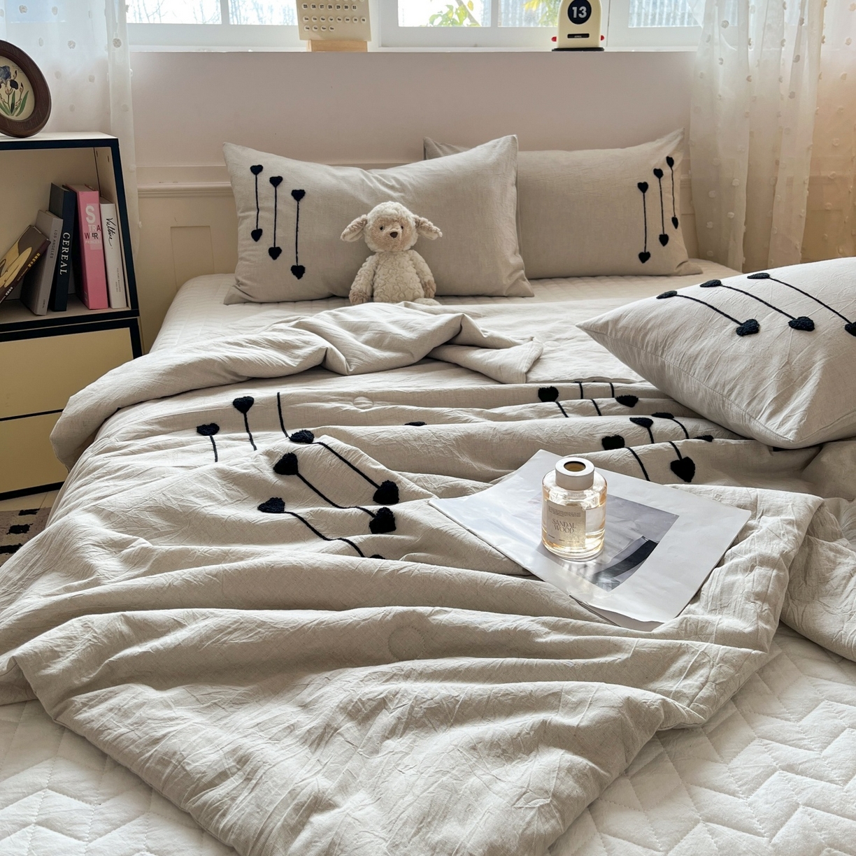 91家纺网 家纺一手货源 找家纺 （总）一加一 2026春夏新款全棉纯棉色织水洗棉麻毛巾绣大豆夏被-心心相依